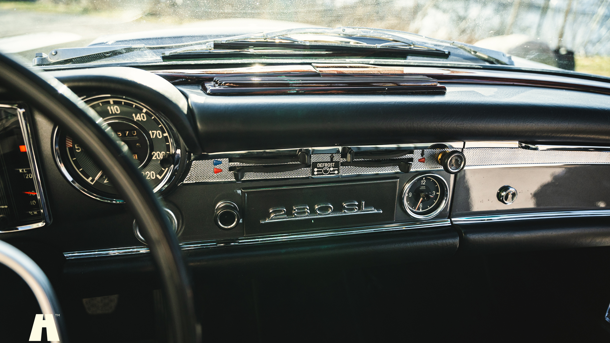 Interiörbild 1970 Mercedes 280 SL Pagoda (26)