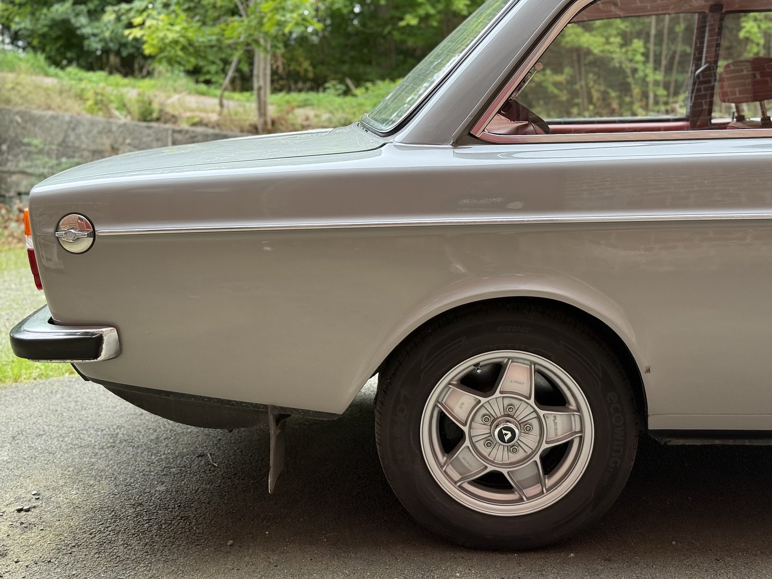 Exterior image of 1970 Volvo 142 Automatic