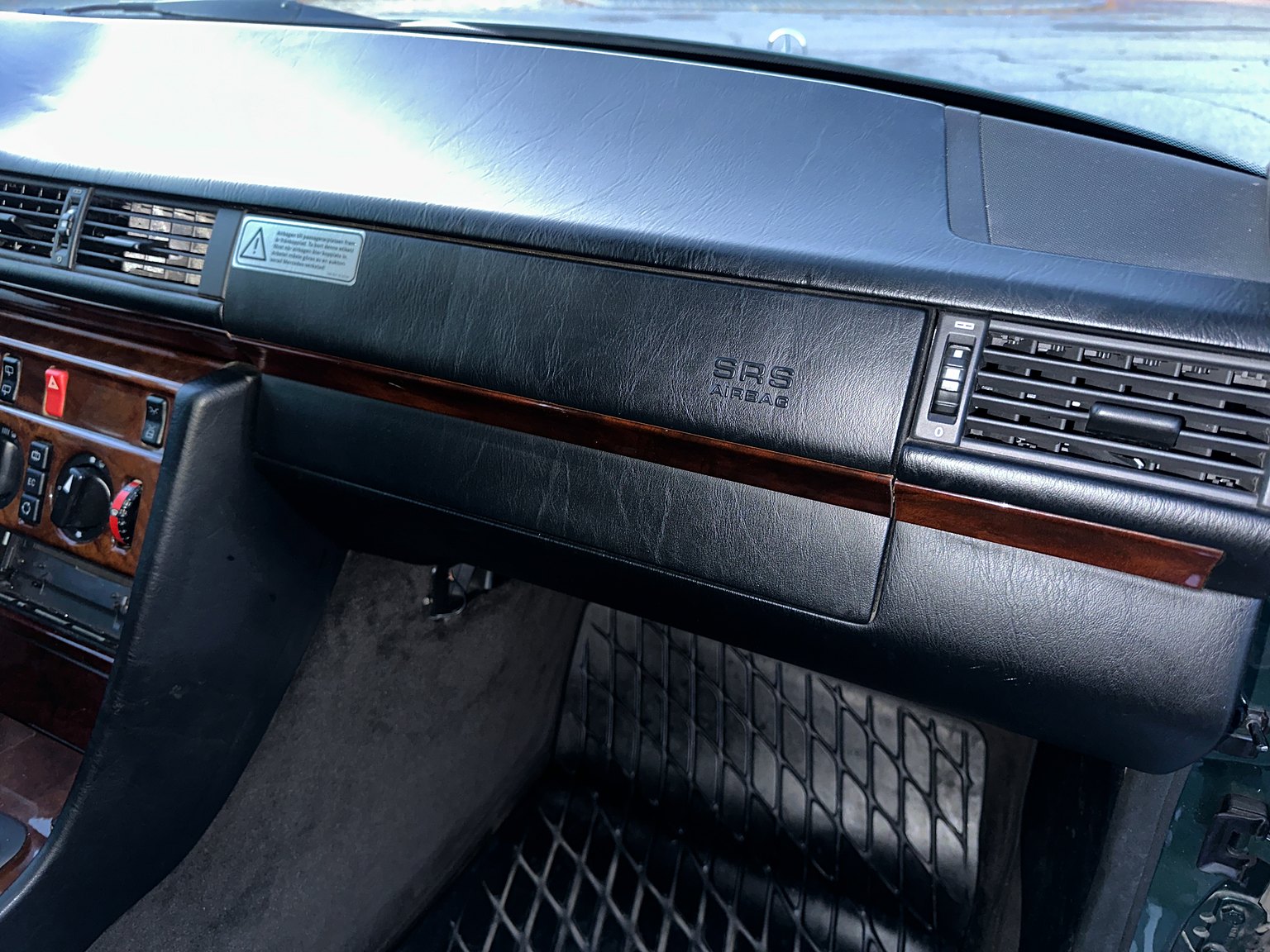 Interior image of 1996 MERCEDES-BENZ E 320 T