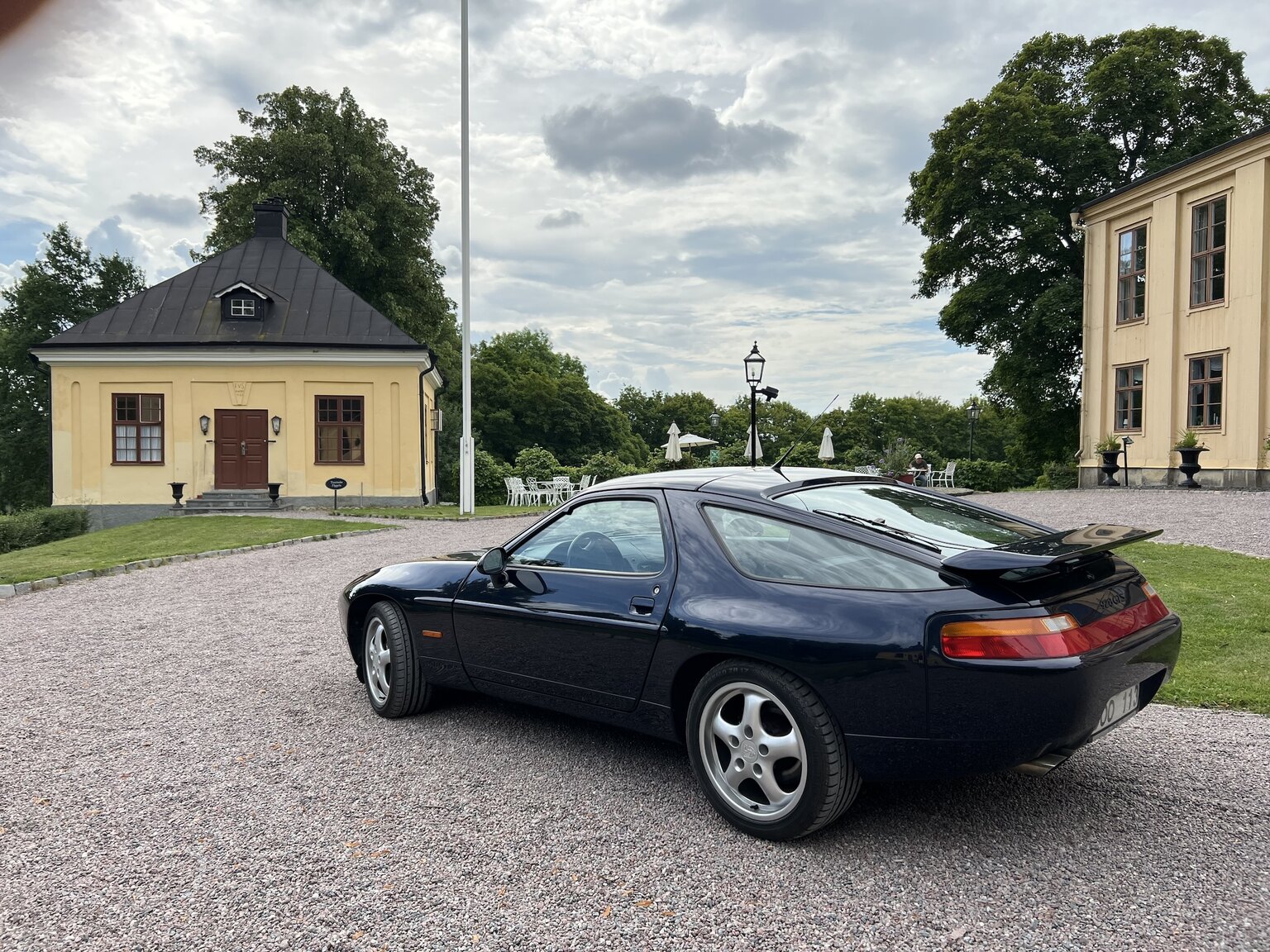 Exterior image of 1993 Porsche 928 GTS