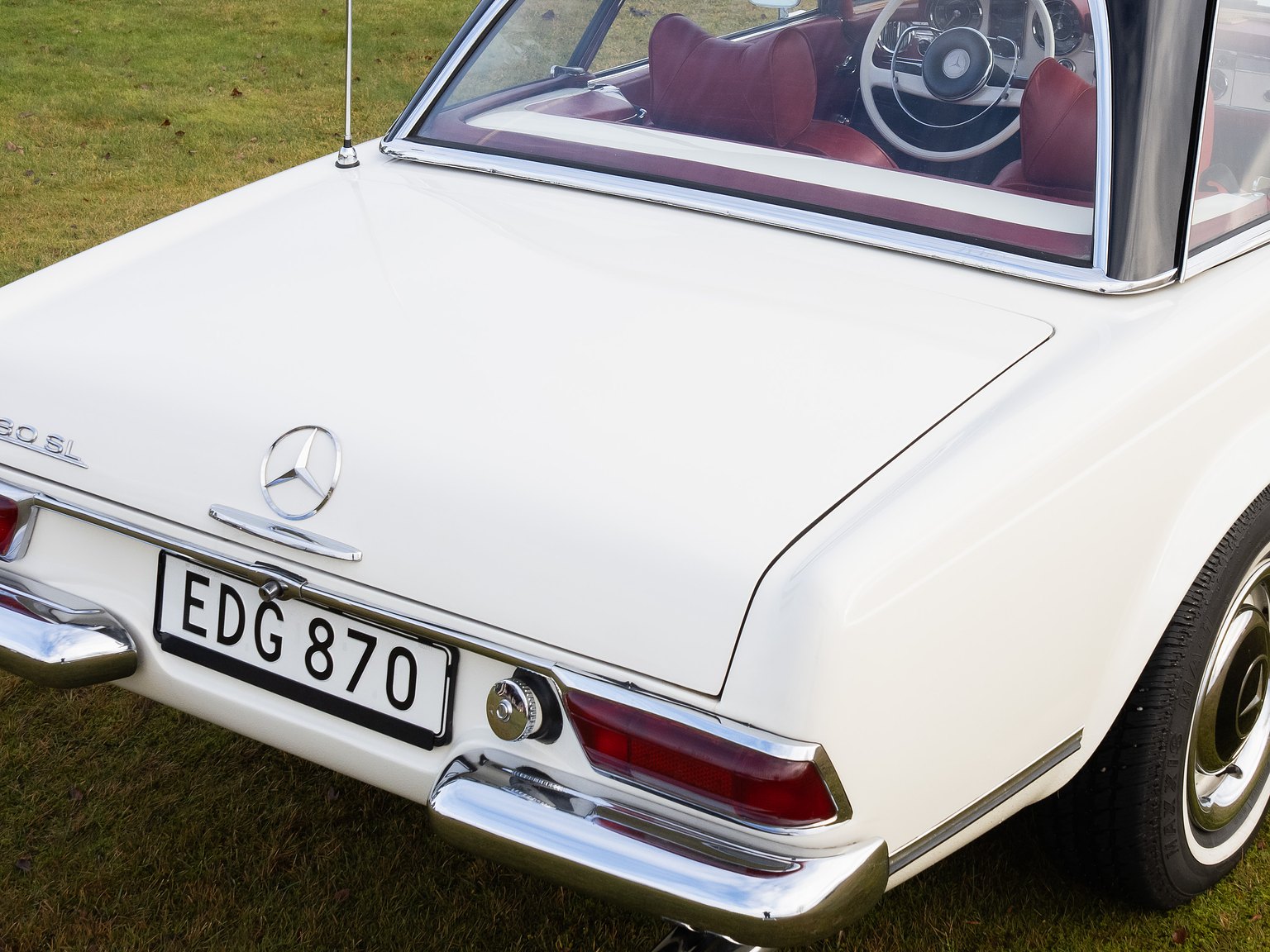 Exterior image of 1966 Mercedes-Benz 230 SL "Pagoda"