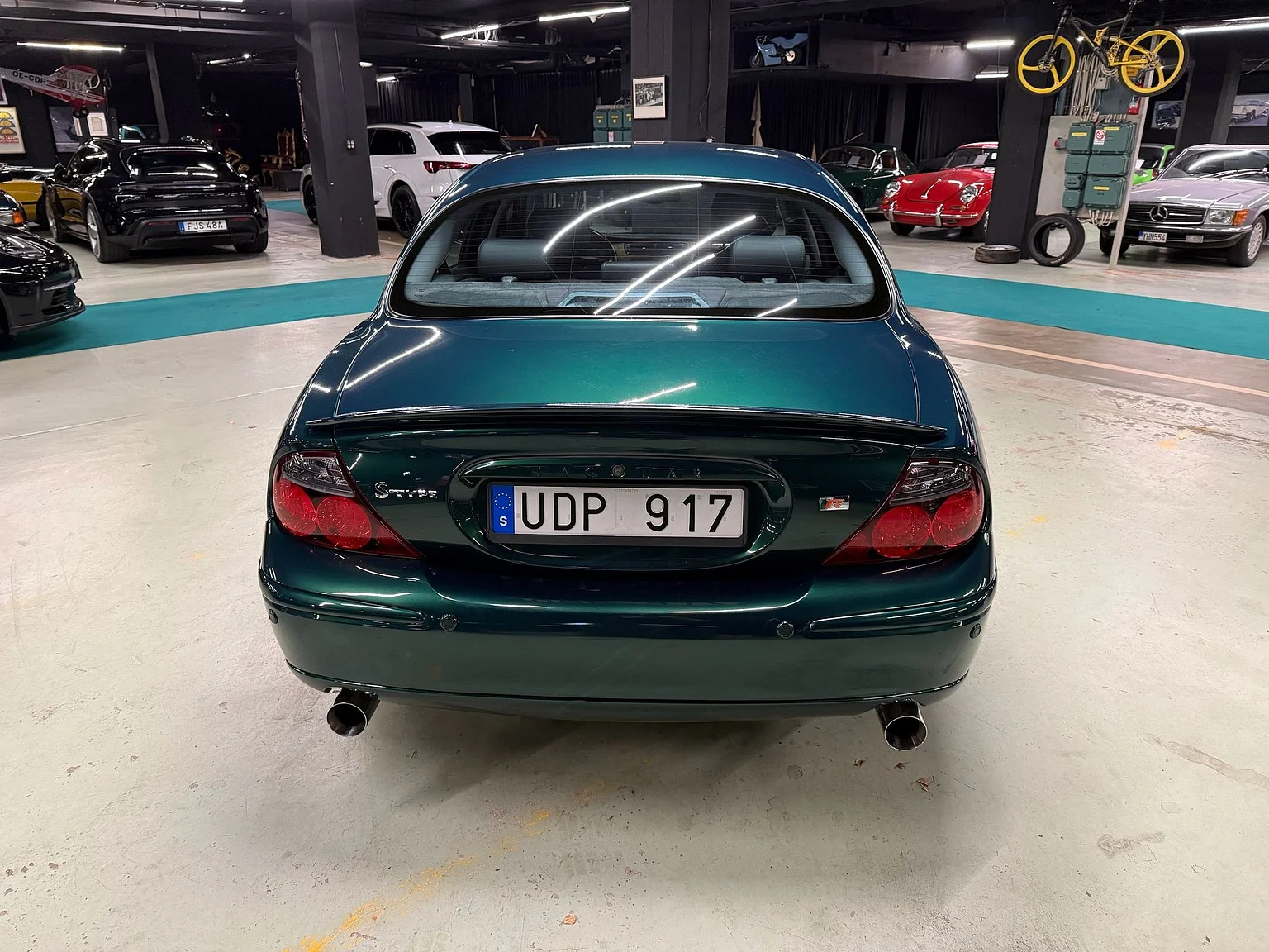 Exteriörbild på 2003 Jaguar S-type R (7)