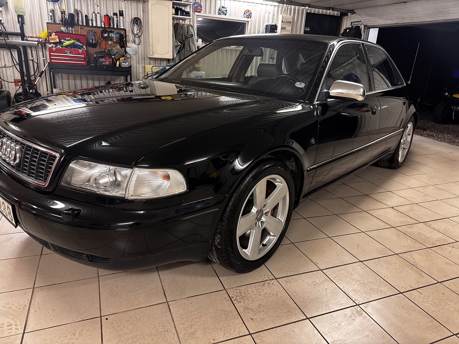 Exteriörbild på 1999 Audi S8 4.2 Quattro