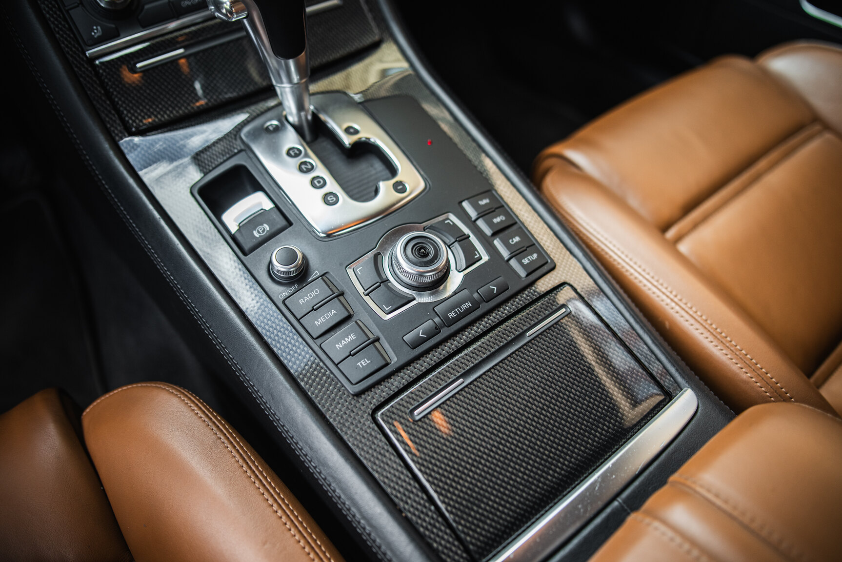 Interior image of 2009 Audi S8 5.2 V10 FSI Quattro