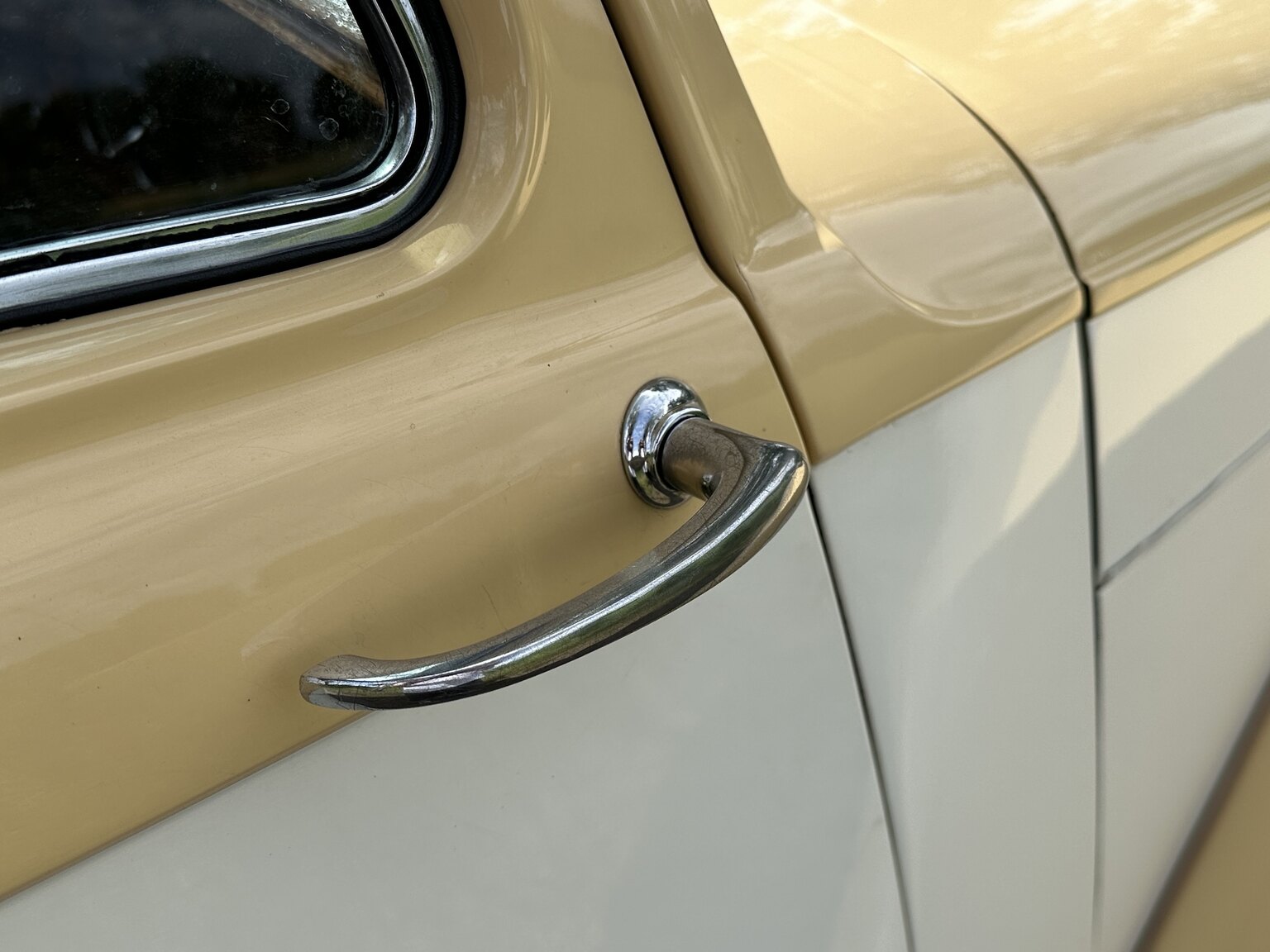 Exterior image of 1947 Bentley Mark IV Sport Saloon
