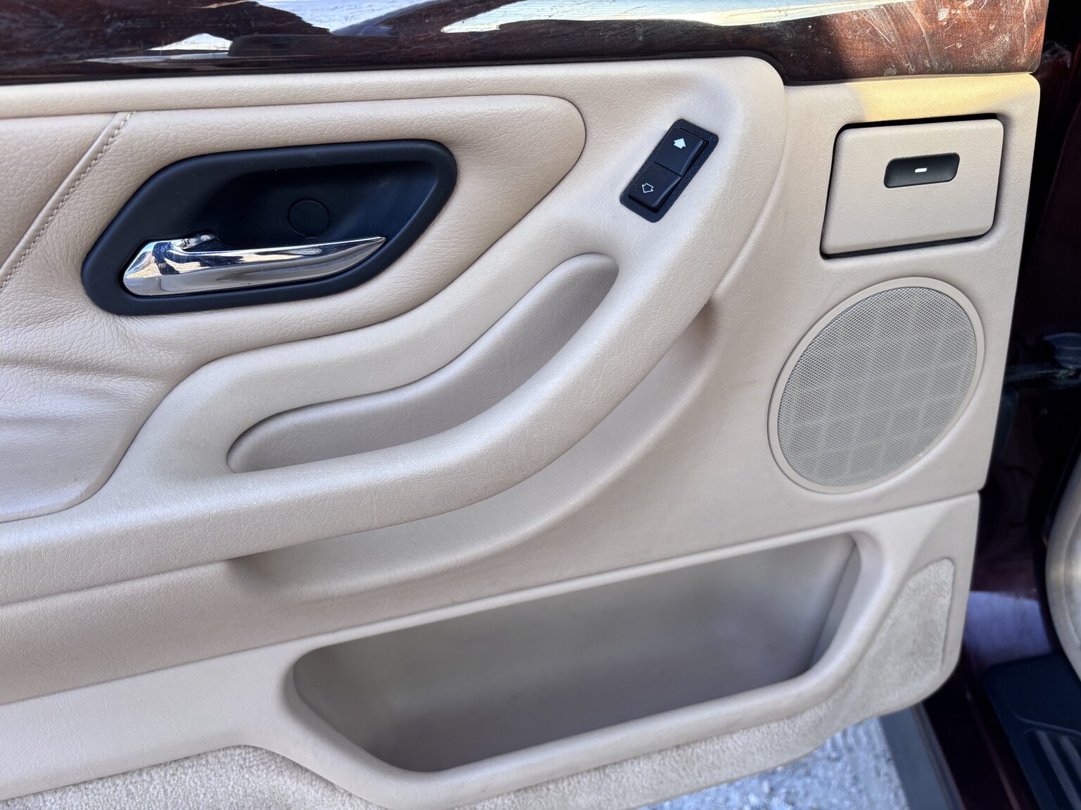 Interior image of 1996 BMW 728iA