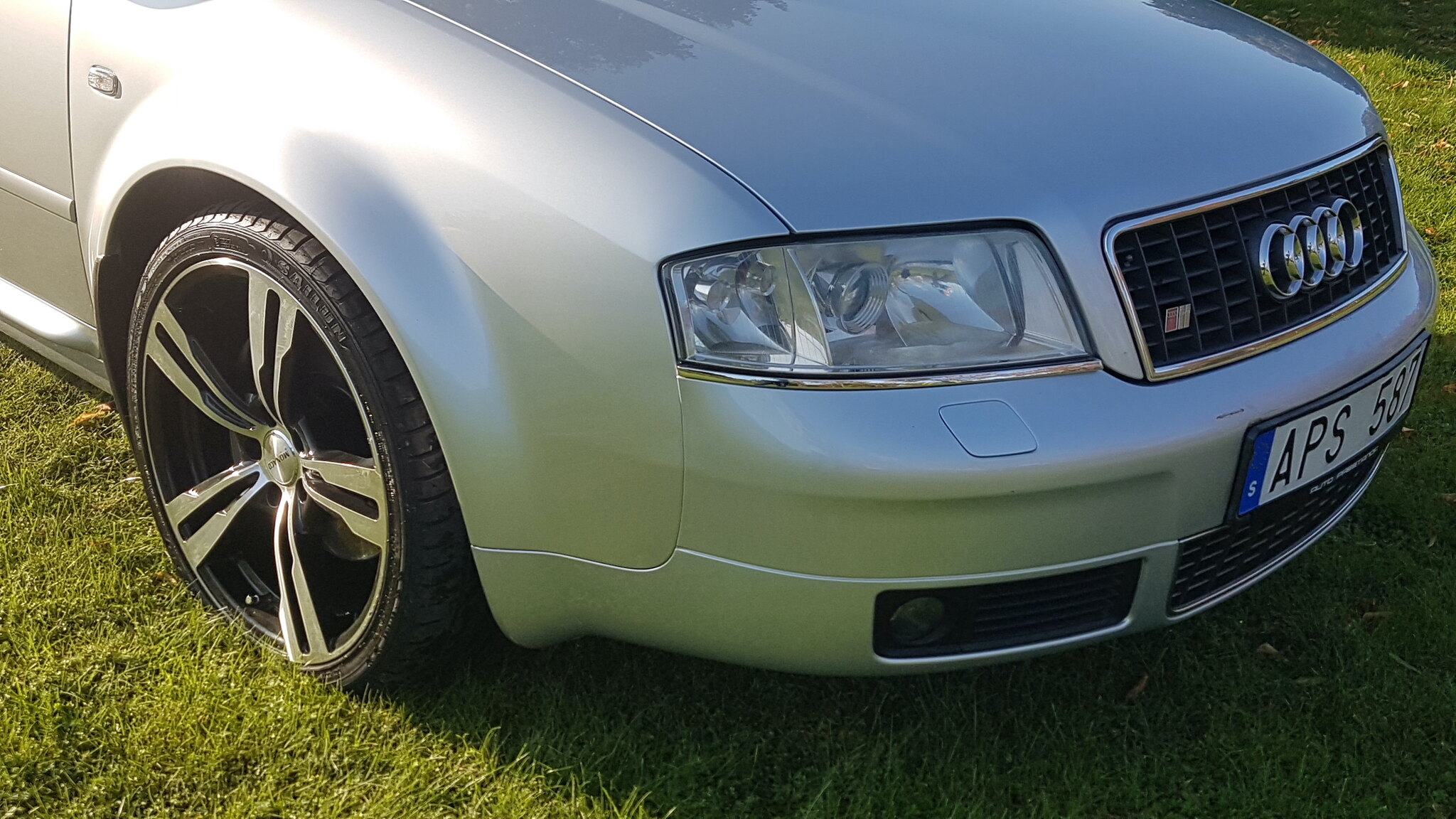 Exteriörbild på 2000 Audi S6 Avant