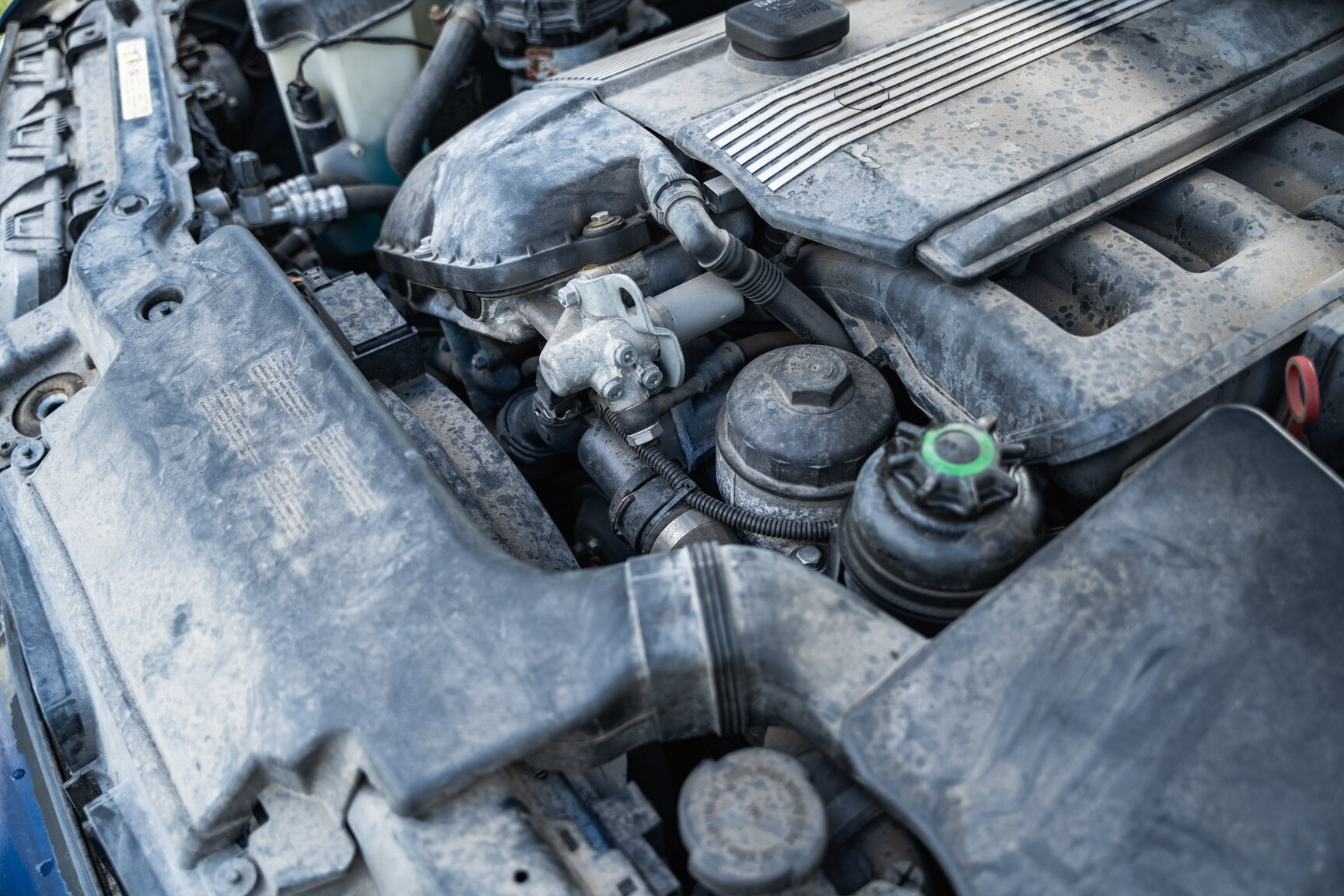 Image of 2003 BMW 320i Touring mechanics