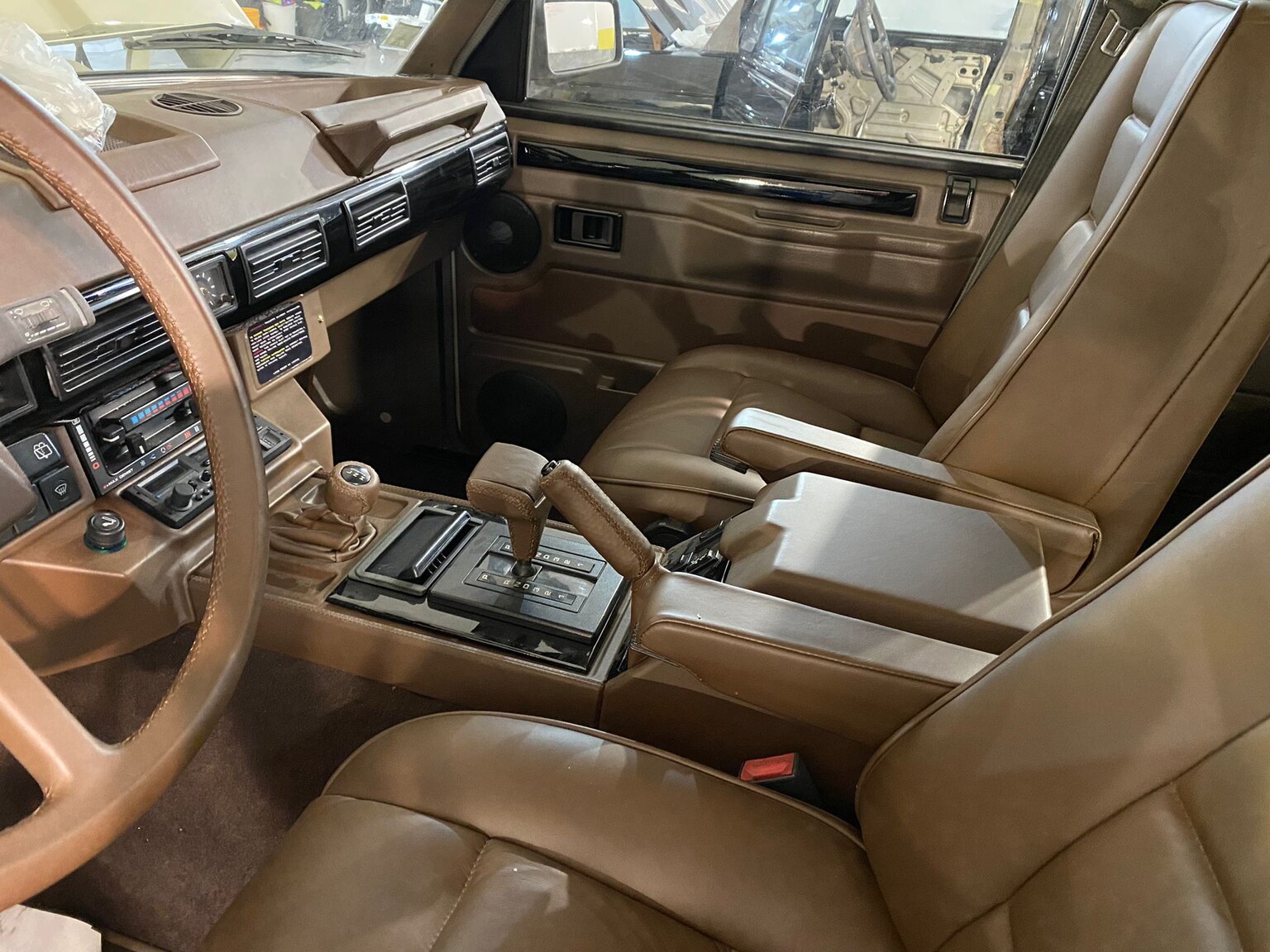 Innenraumfoto von 1991 Range Rover Restomod