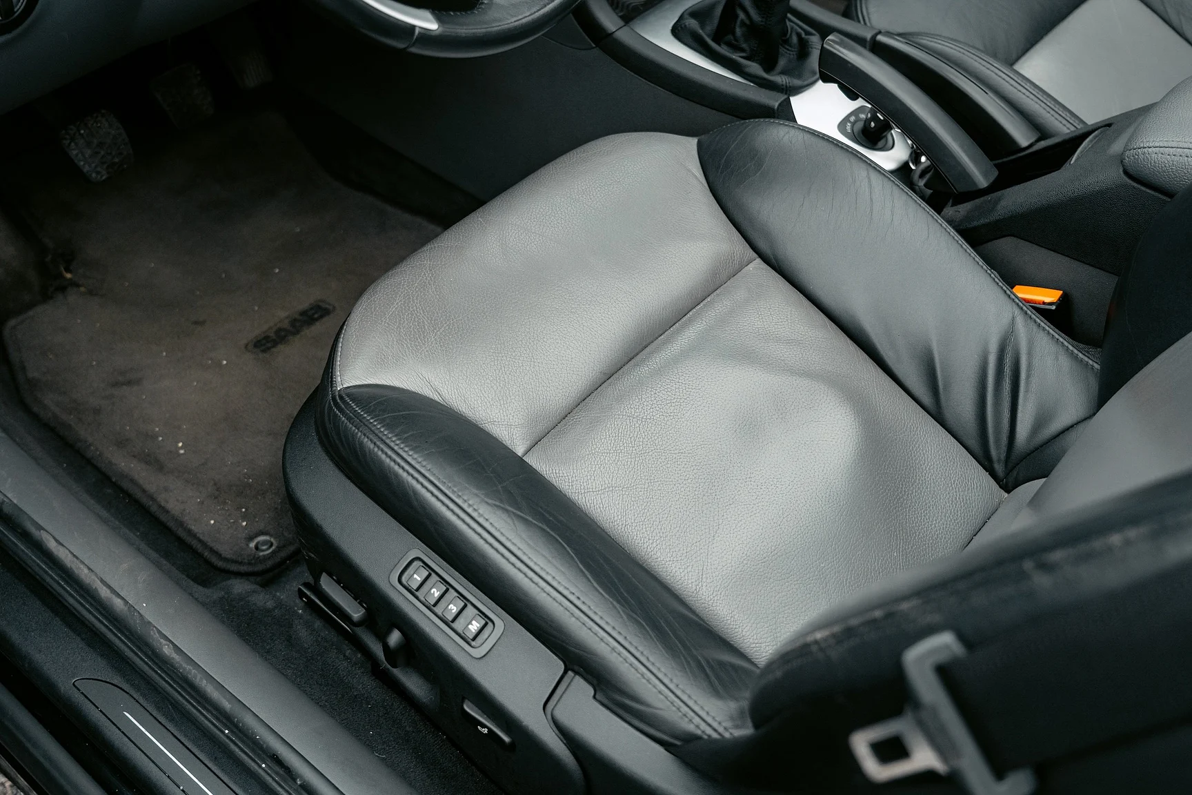 Innenraumfoto von 2004 SAAB 9-3 Aero 2.0T Cabriolet (2)