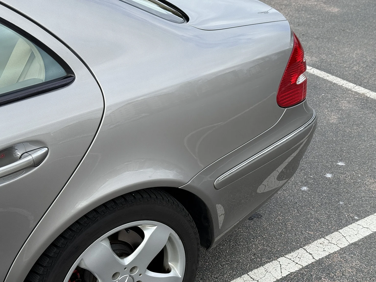 Exteriörbild på 2004 Mercedes-Benz E 500 7G-Tronic (39)