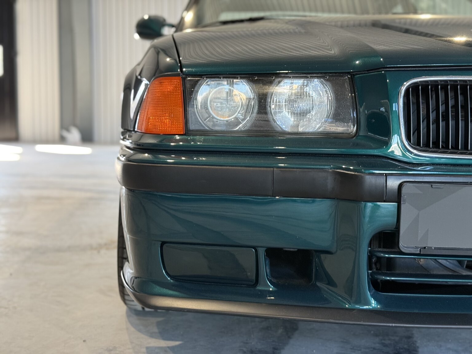 Exteriörbild på 1995 BMW 325i Coupé AVUS Edition "No Reserve Auction"