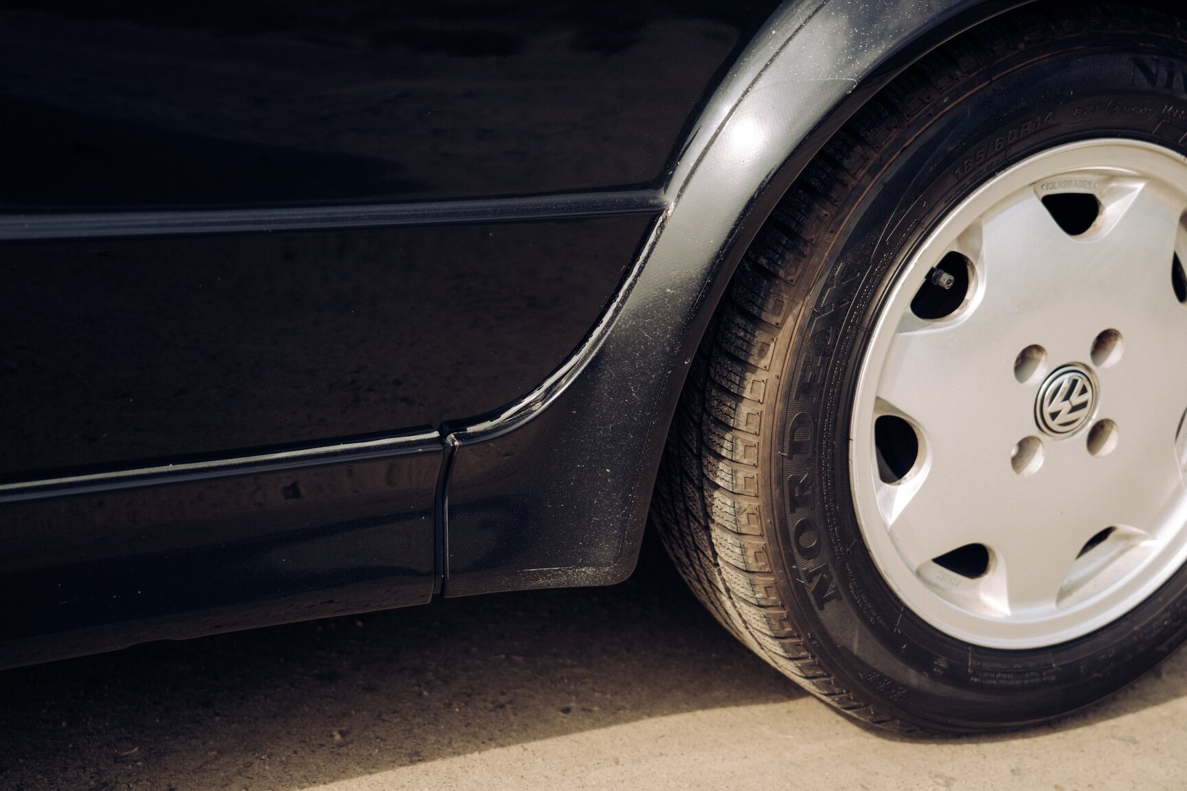 Exterior image of 1991 VW Golf Cabriolet "Etienne Aigner Edition"