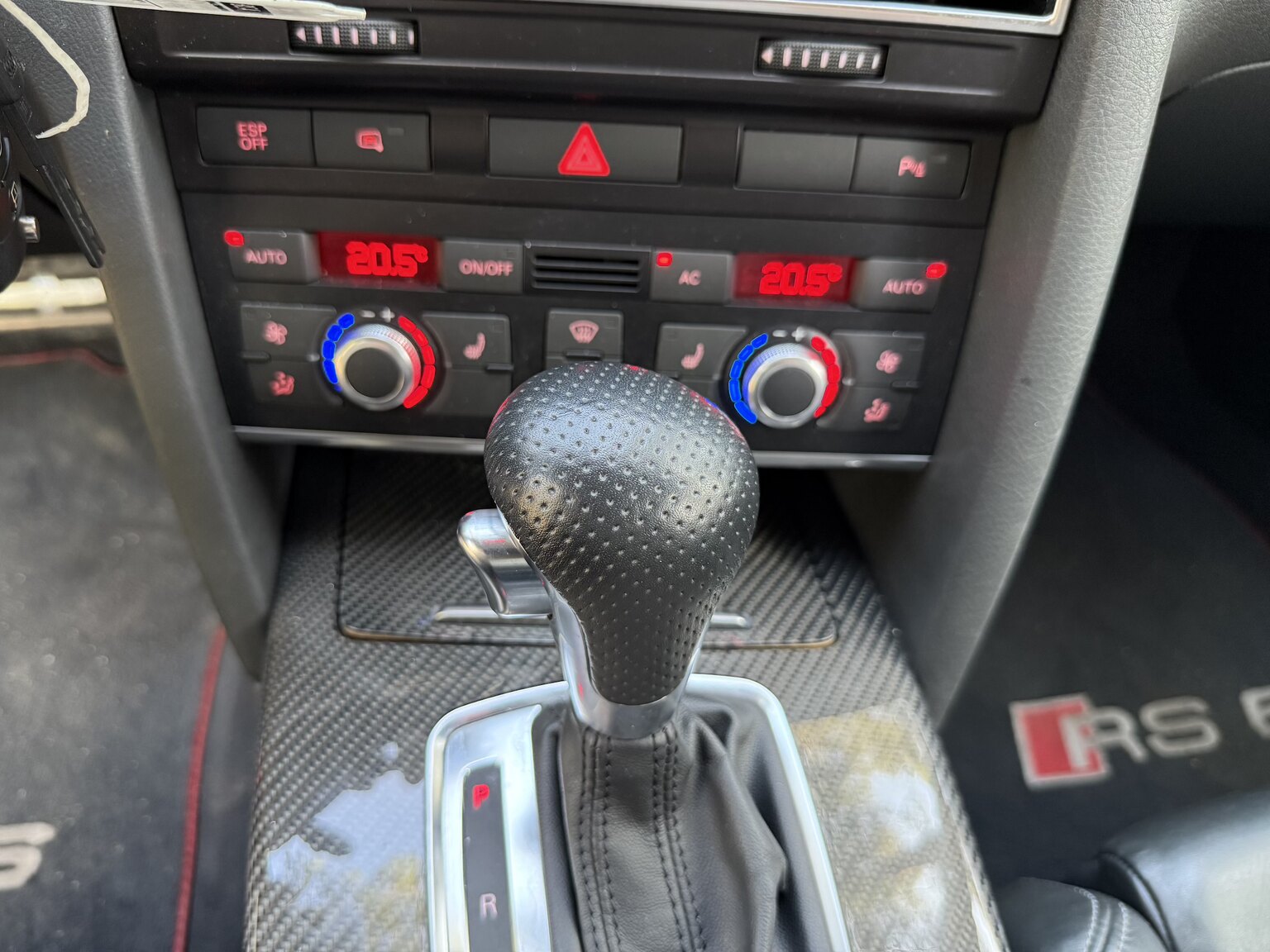 Interior image of 2010 Audi RS6 Avant V10 Quattro
