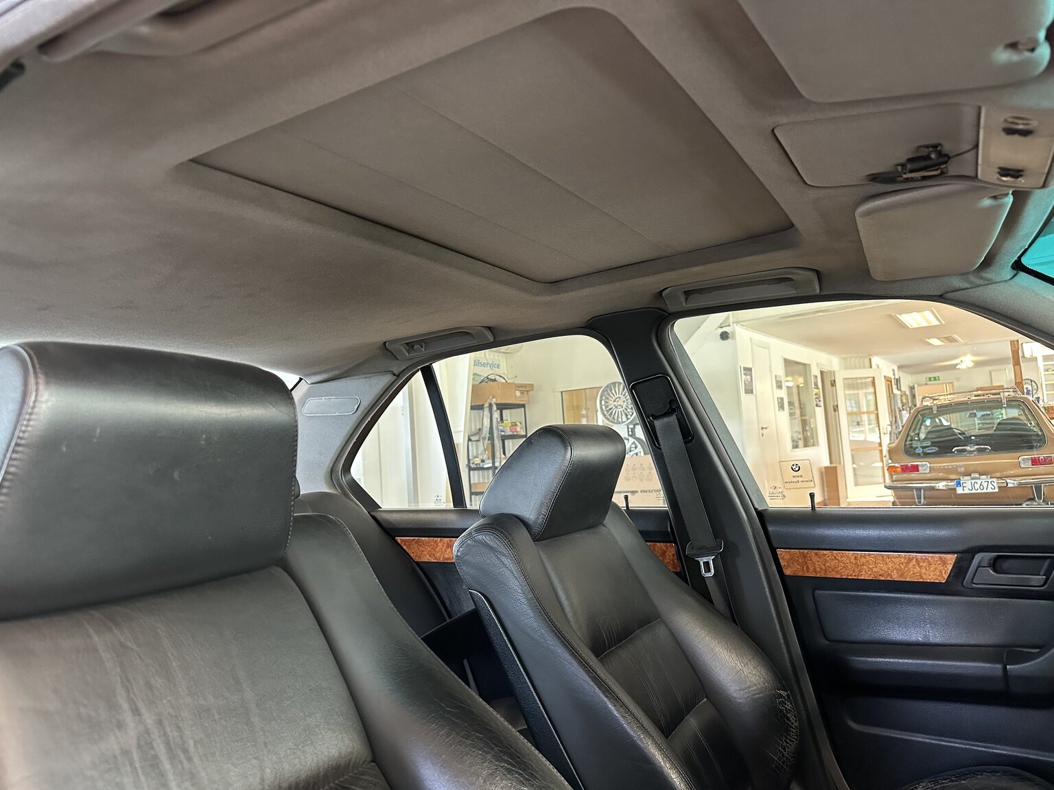 Interior image of 1991 ALPINA BMW ALPINA B10 BI-TURBO