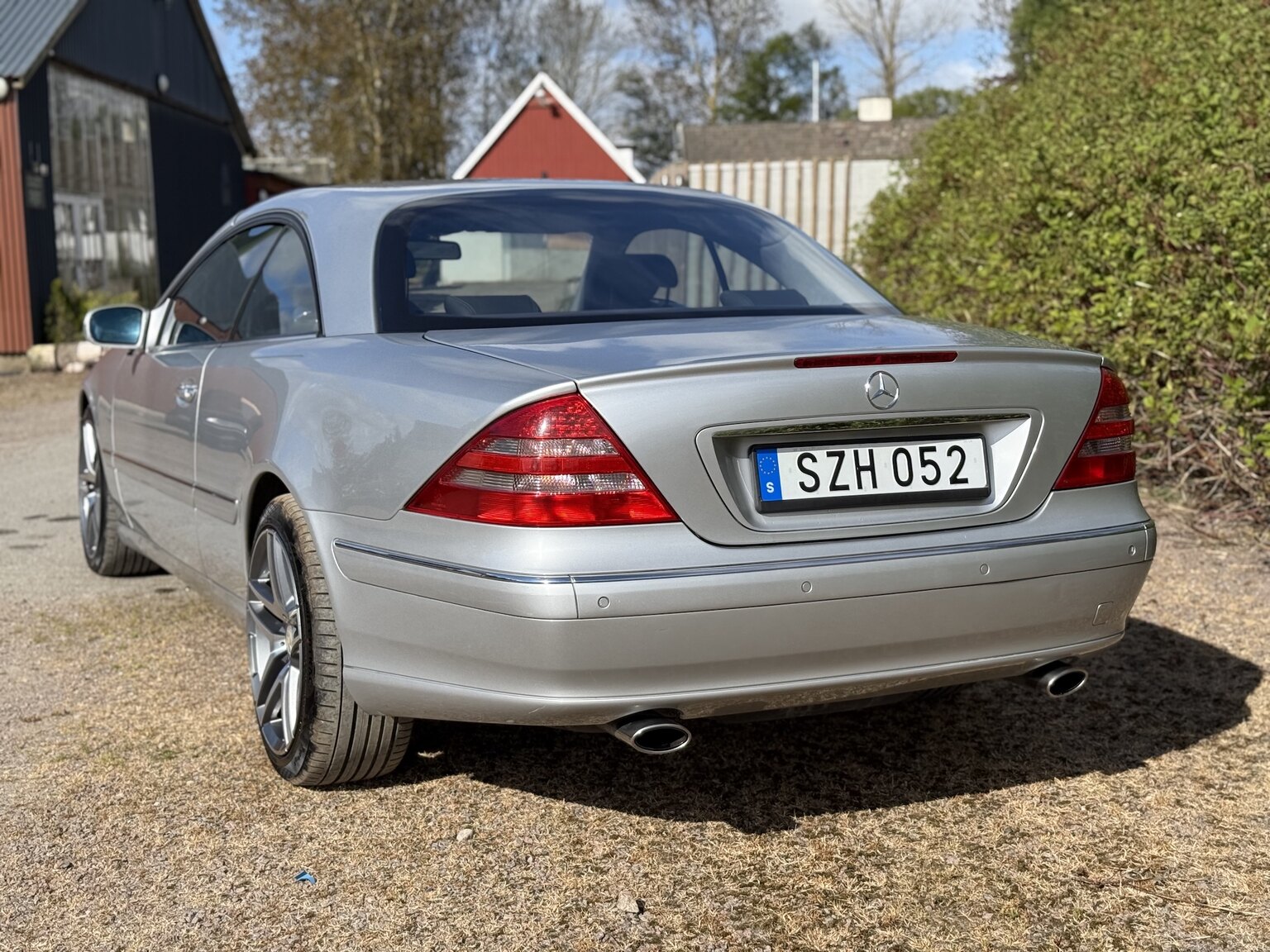 Exterior image of 2000 Mercedes-Benz CL 500