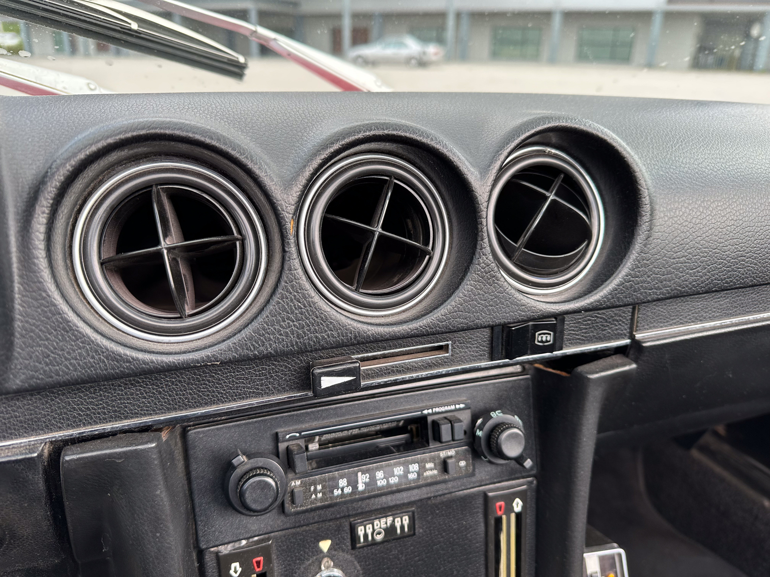 Interiörbild 1975 Mercedes-Benz 280 SL