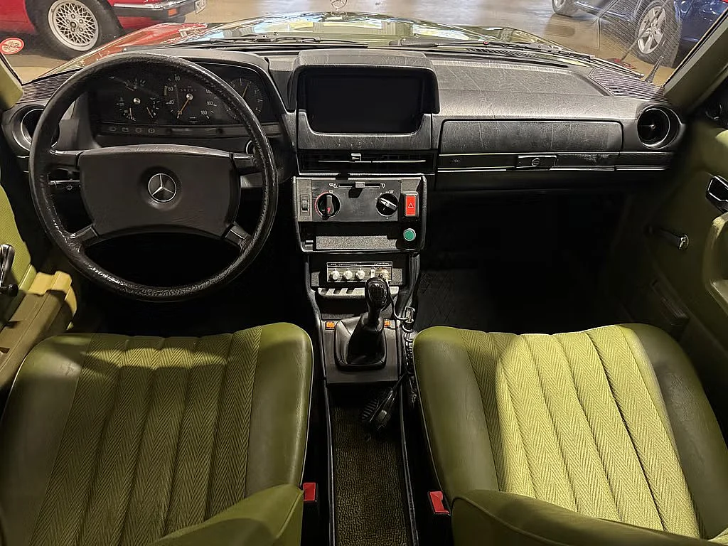 Interiörbild 1981 Mercedes 300D Lang (1)