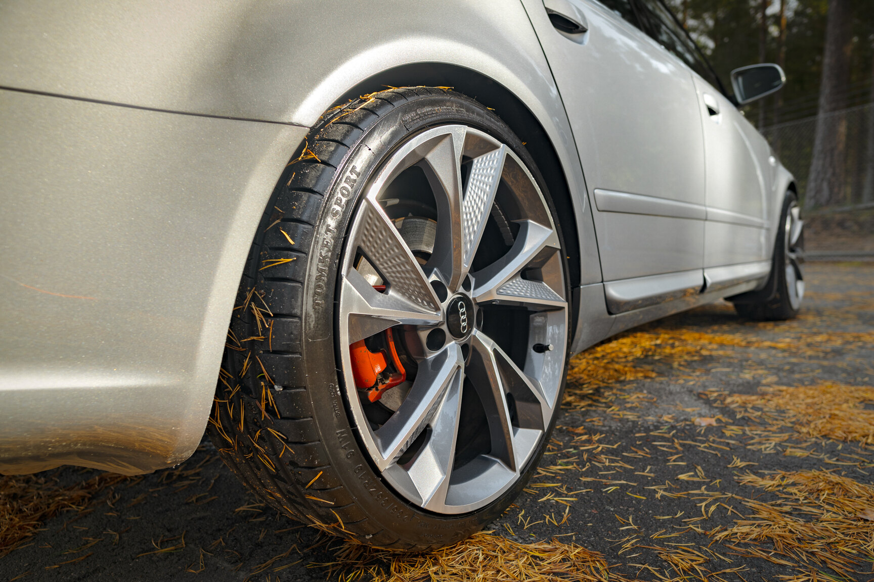 Exterior image of 2005 Audi S4 Avant (18)