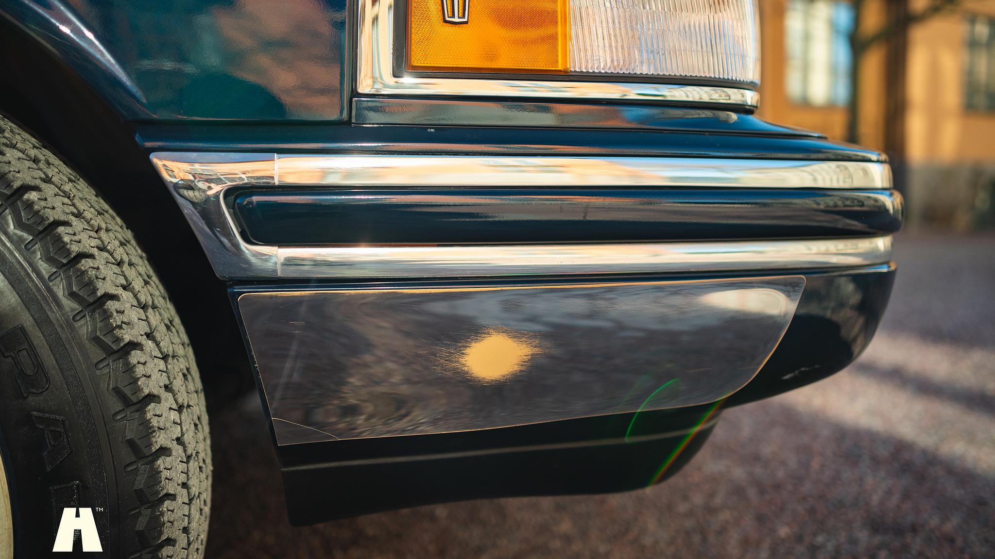 Exterior image of 1992 Lincoln Town Car Limousine 