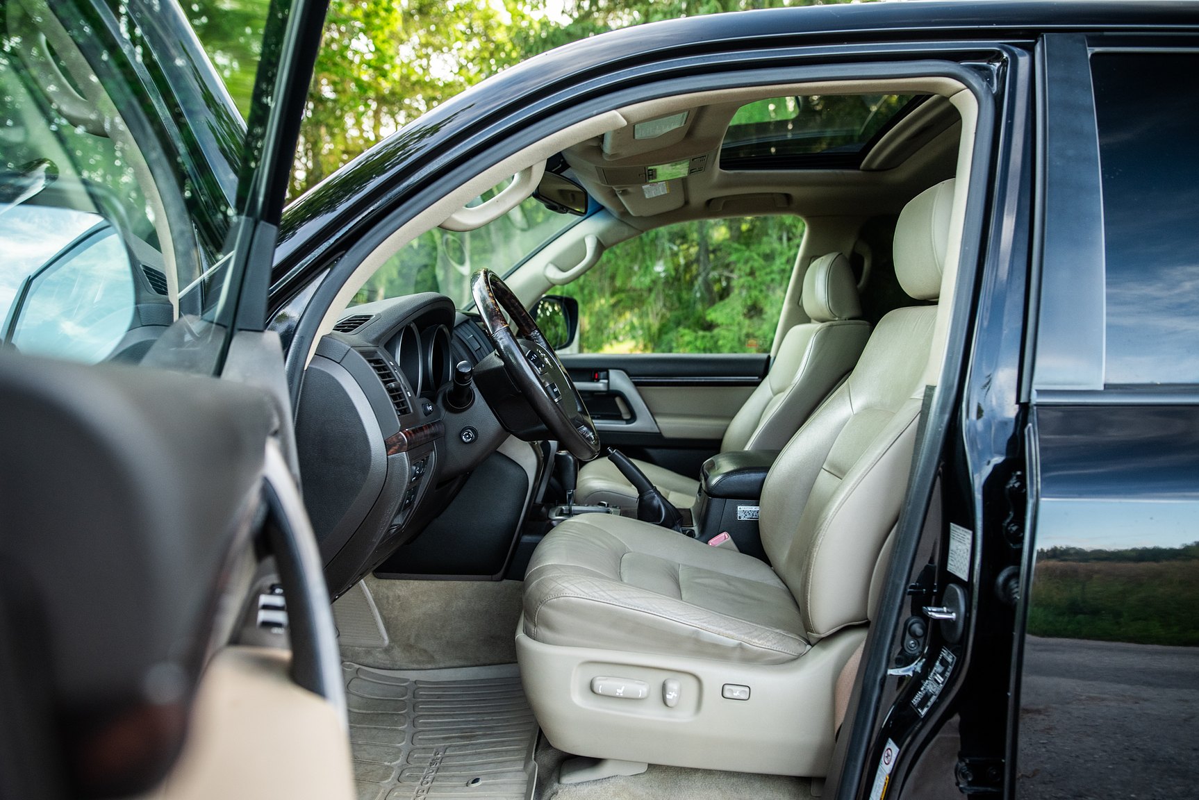 Interior image of 2008 Toyota Land Cruiser 4.5 4WD V8