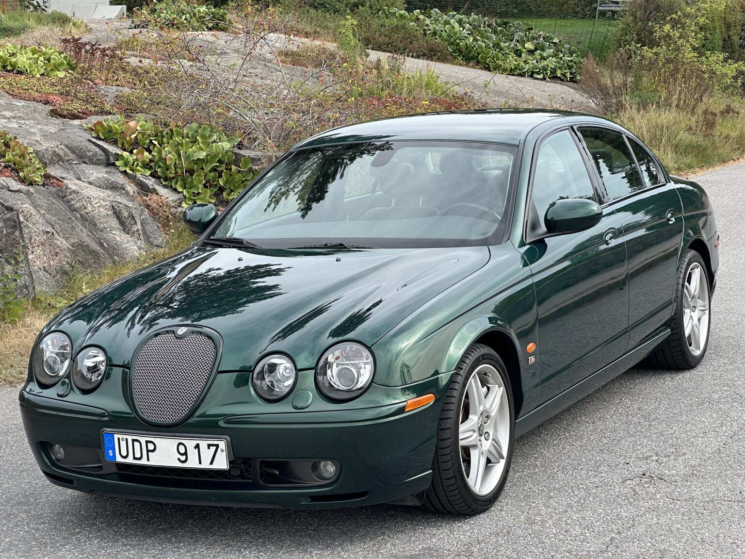 Exterior image of 2003 Jaguar S-Type R