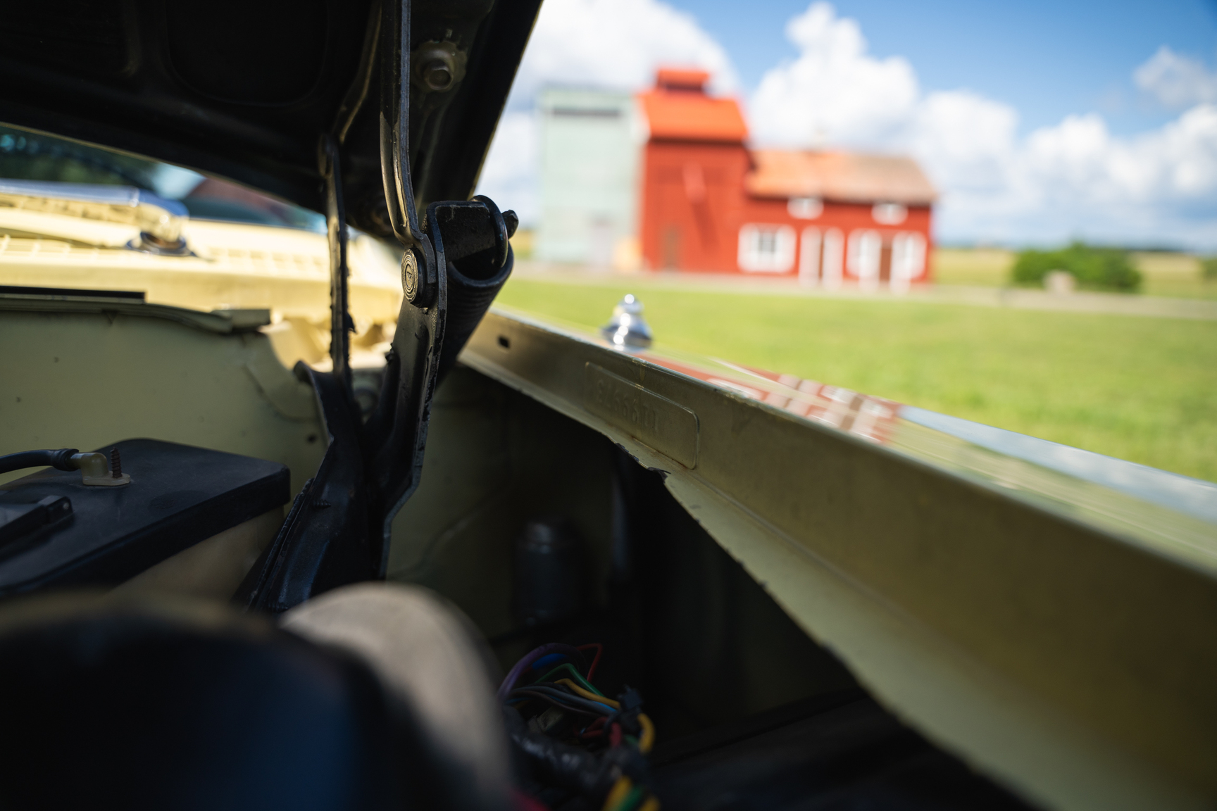 Image of 1961 Buick Electra 225 cab mechanics