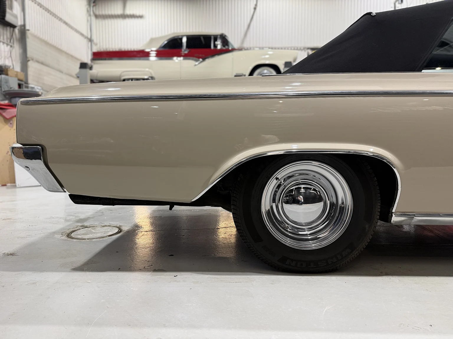 Exteriörbild på 1964 Oldsmobile Cutlass Convertible (49)