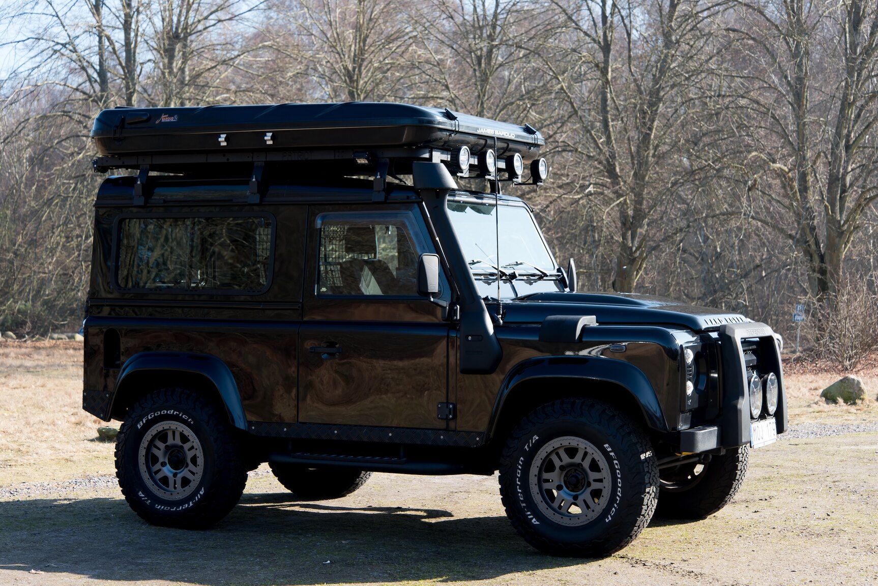 Exterior image of 2009 Land Rover Defender 90 2.4 TD4 4x4