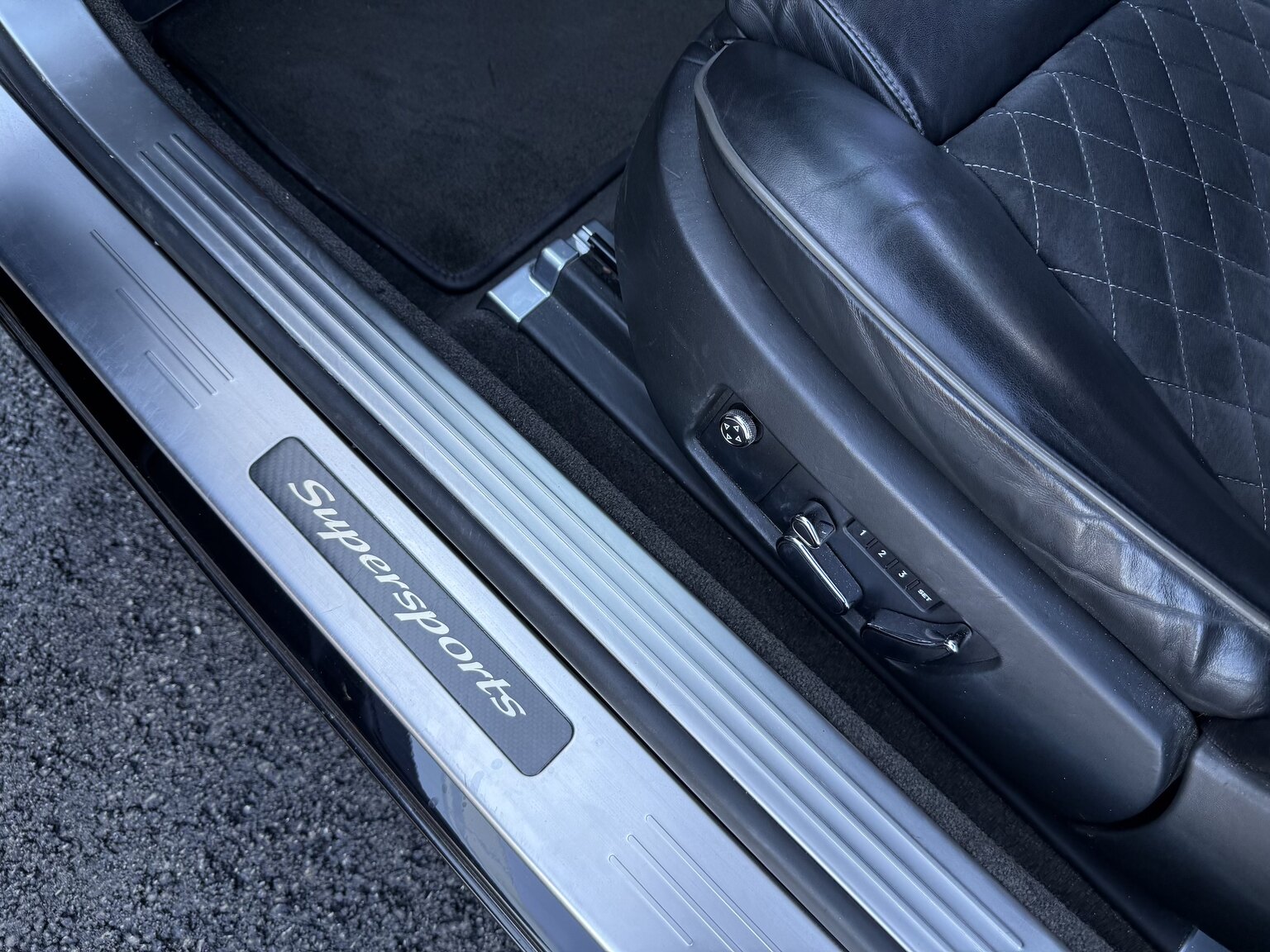 Interiörbild 2011 Bentley Continental Supersports