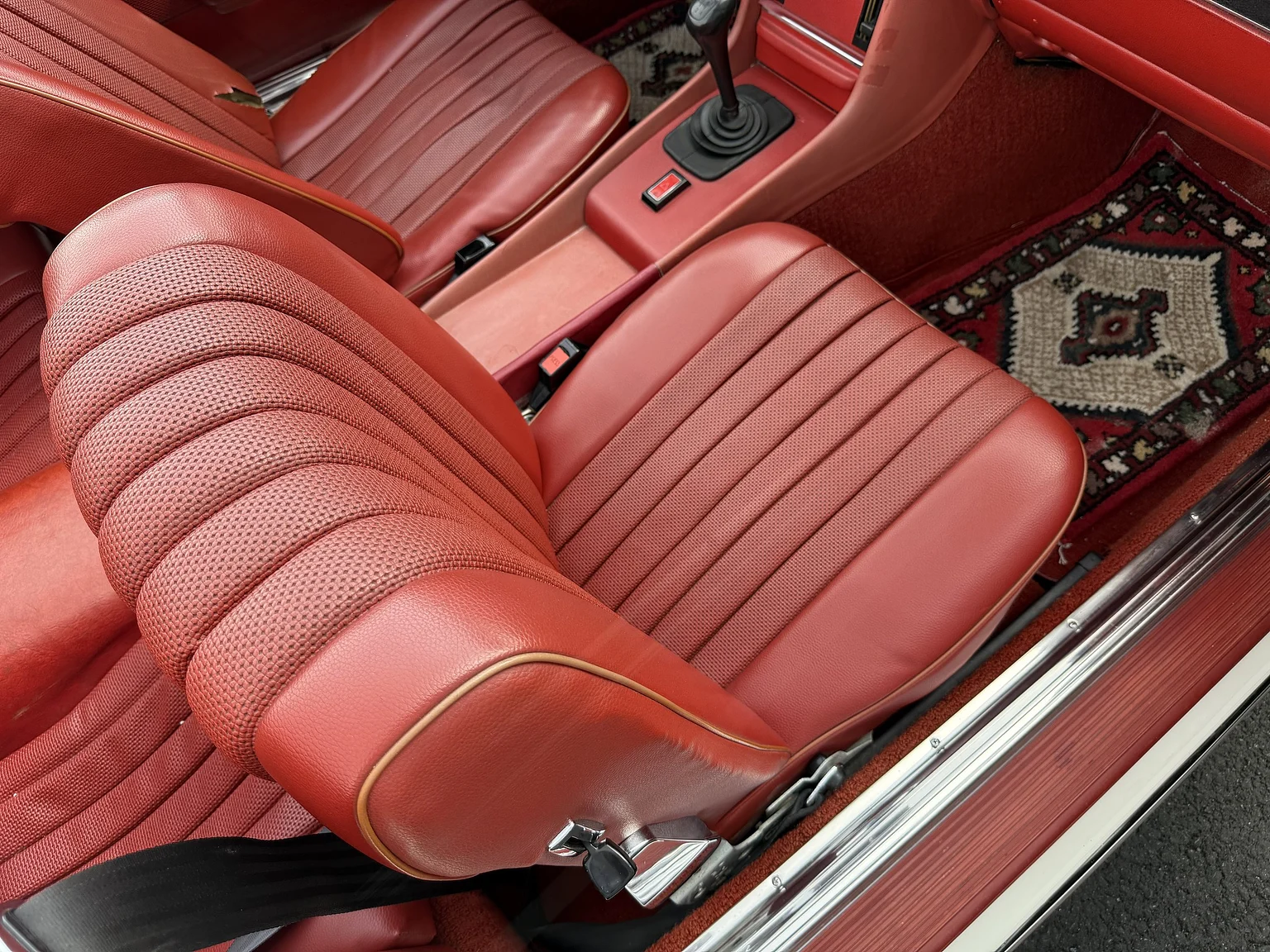 Innenraumfoto von 1973 Mercedes Benz 350 SL  (32)