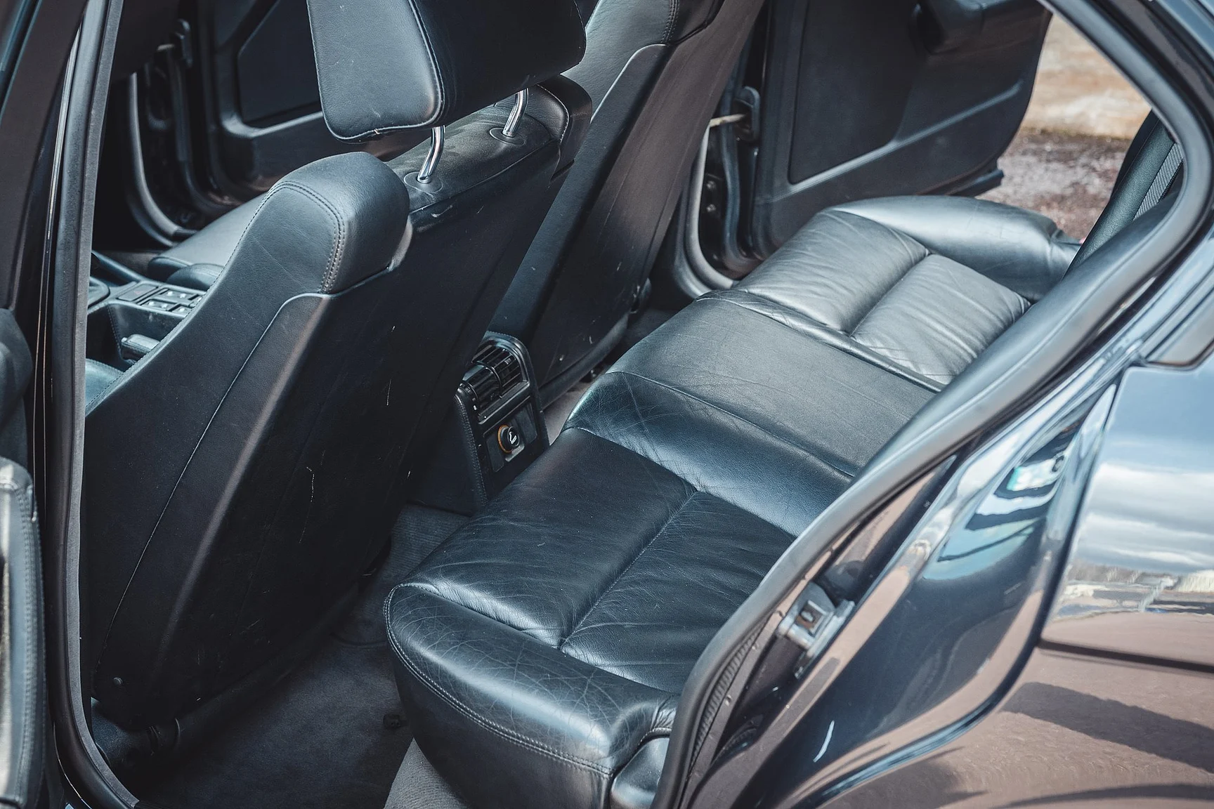 Interior image of 1992 BMW M5 3.8 (52)