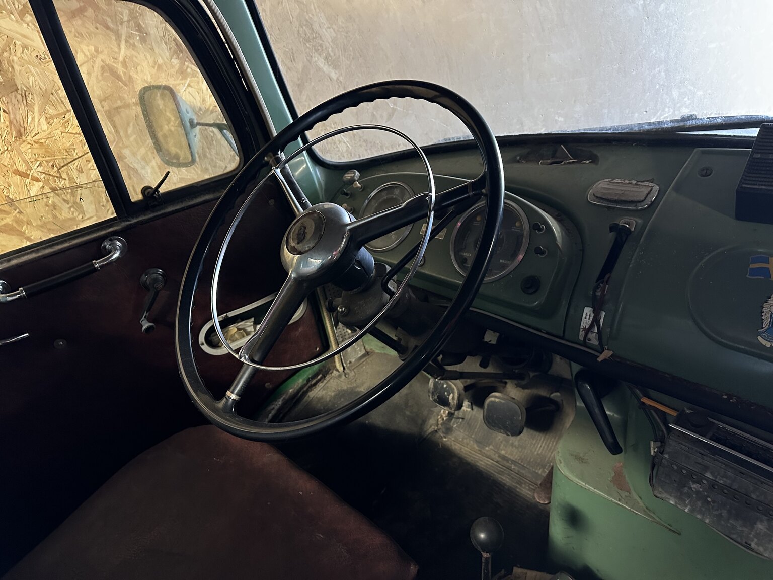 Interior image of 1964 Mercedes-Benz L911