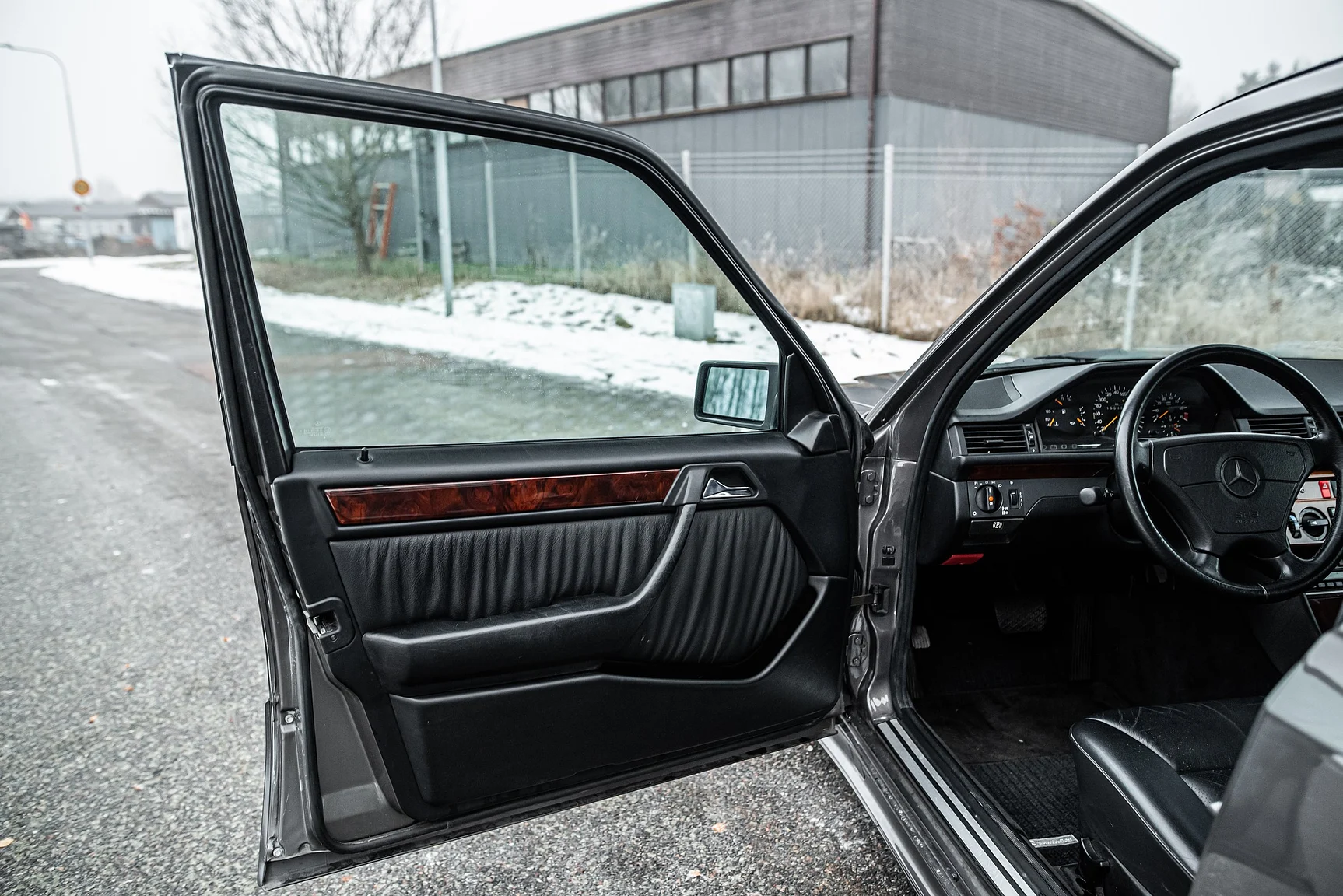 Interior image of 1993 Mercedes-Benz E 320 "AMG" (6)