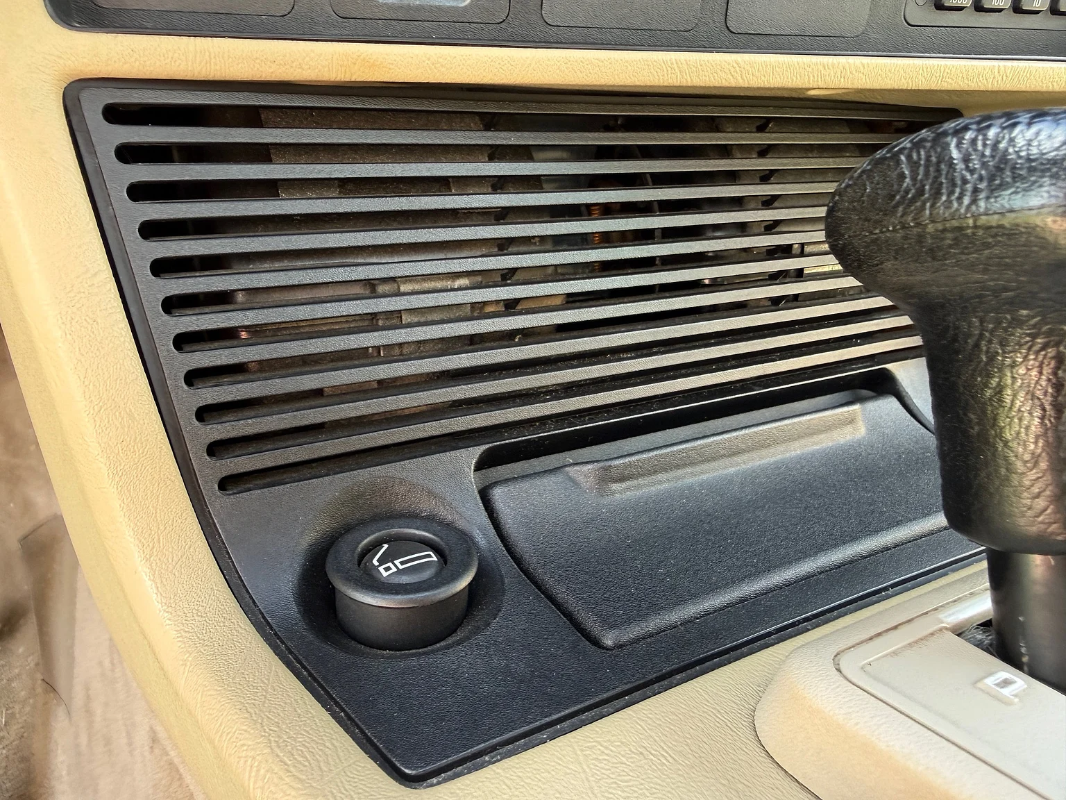 Interior image of 1985 BMW 635 CSiA (E24) (31)