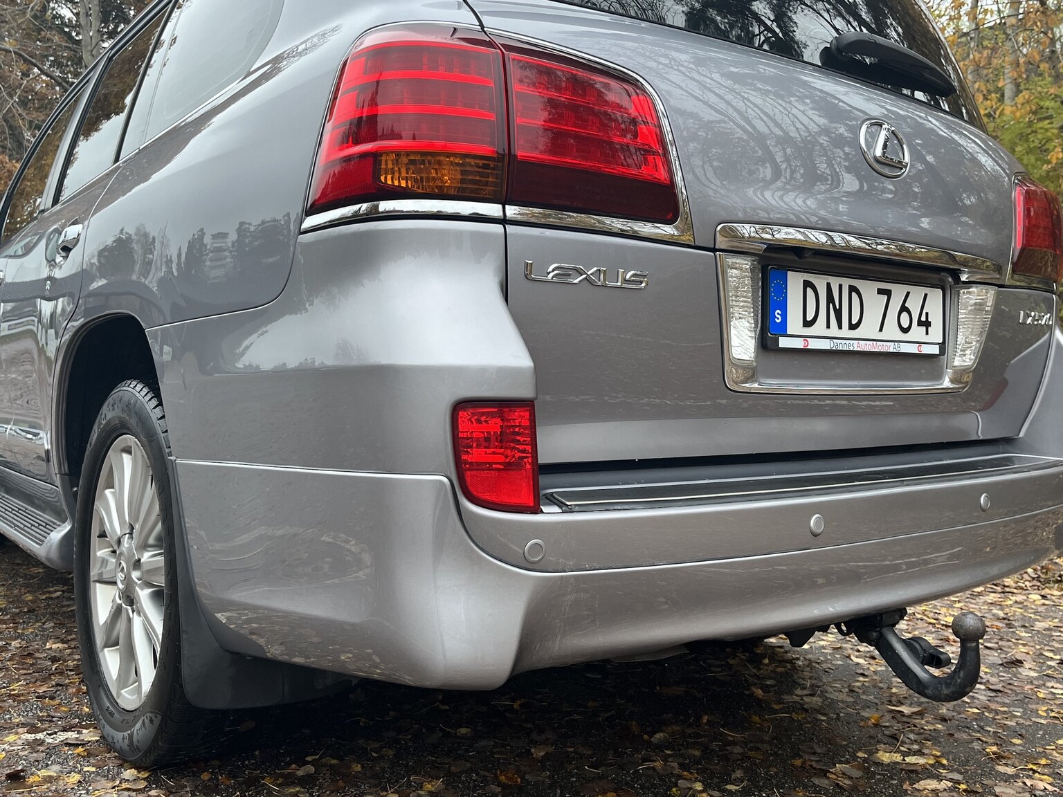 Exteriörbild på 2011 Lexus LX570
