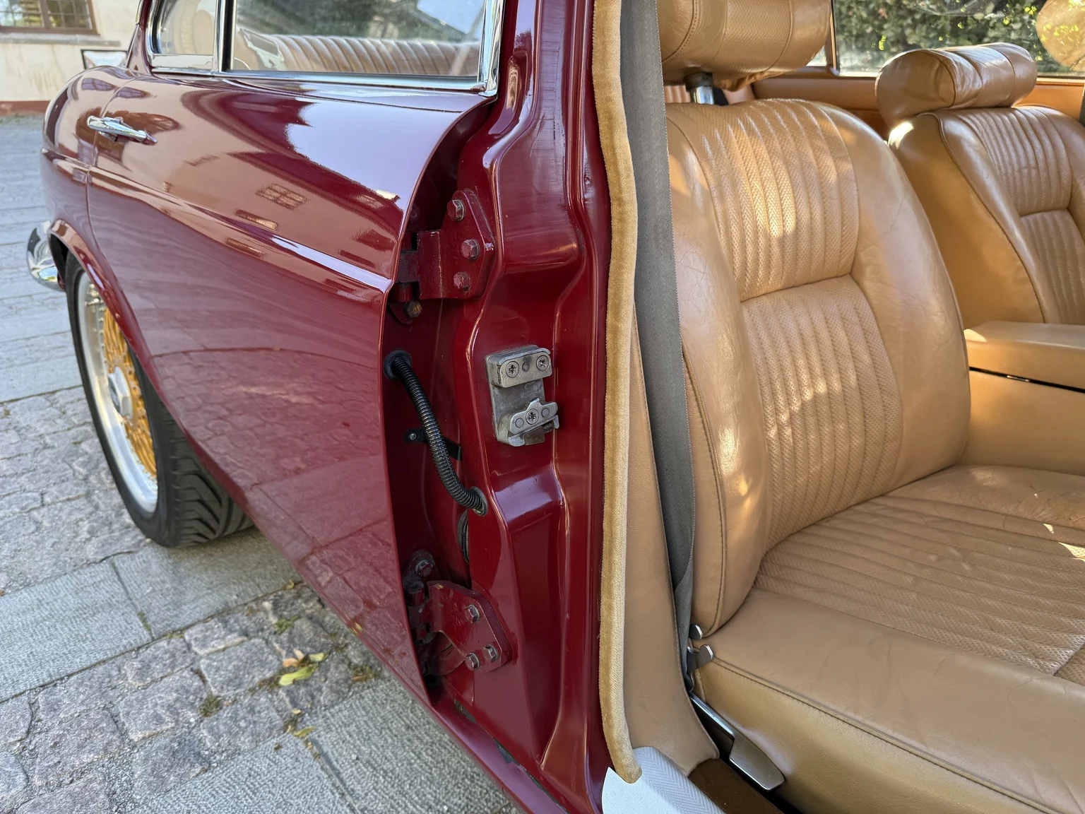 Interior image of 1970 Jaguar XJ12 Performance (77)