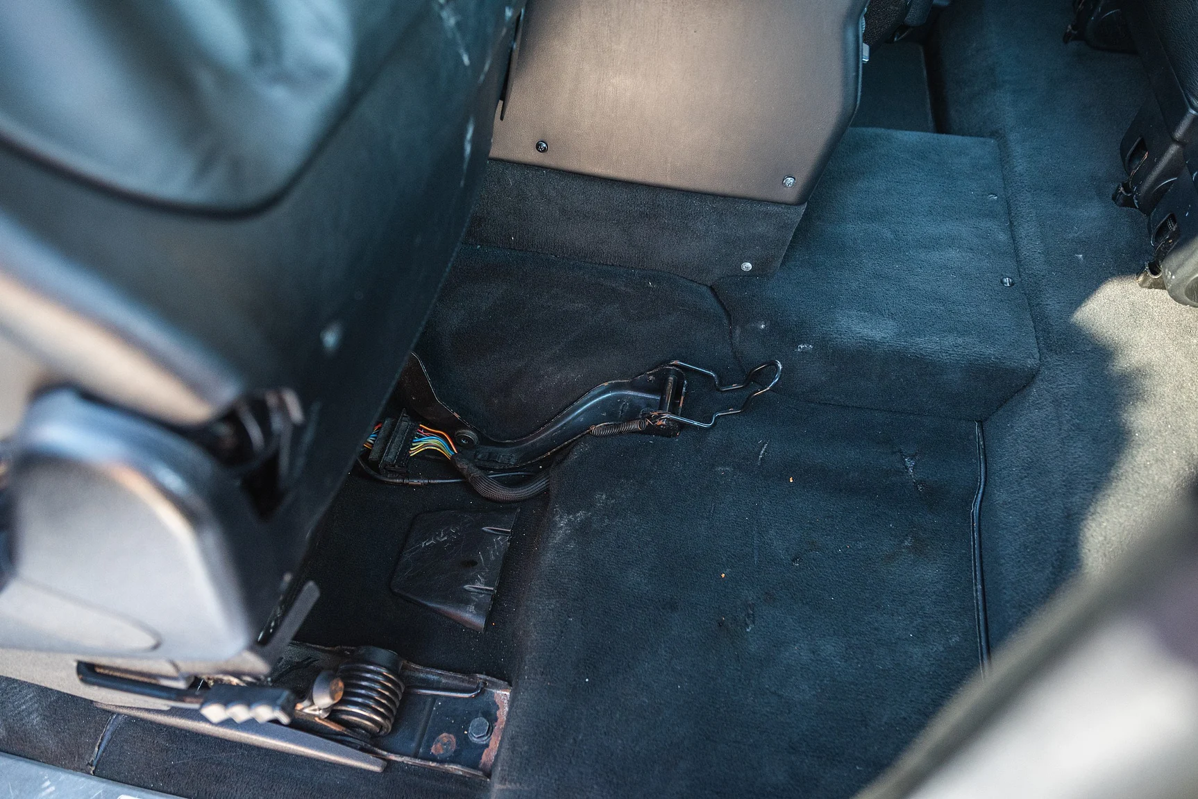Interior image of 2002 Mercedes-Benz G400  (39)