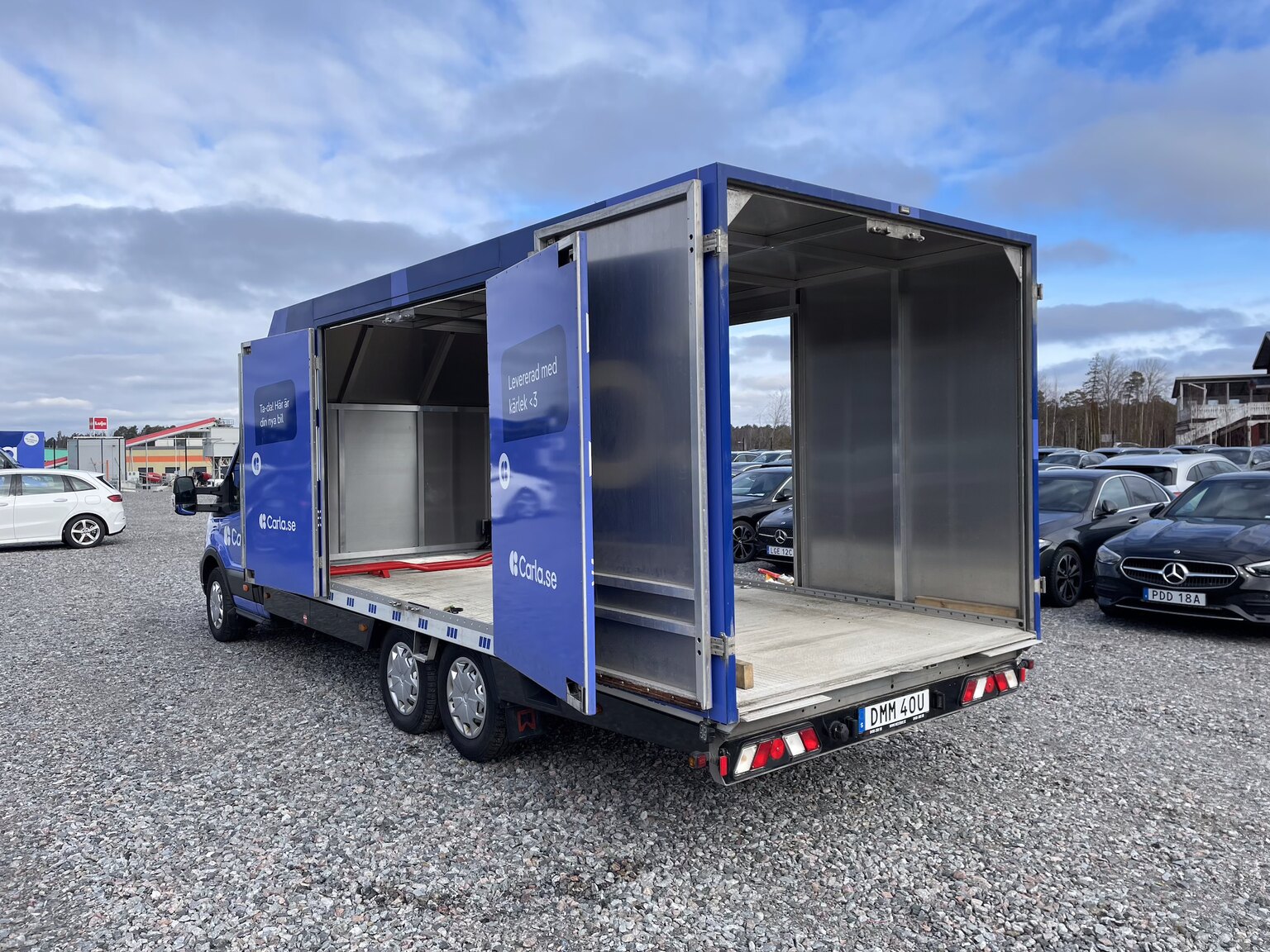 Exteriörbild på 2022 Ford Transit fordonstransport