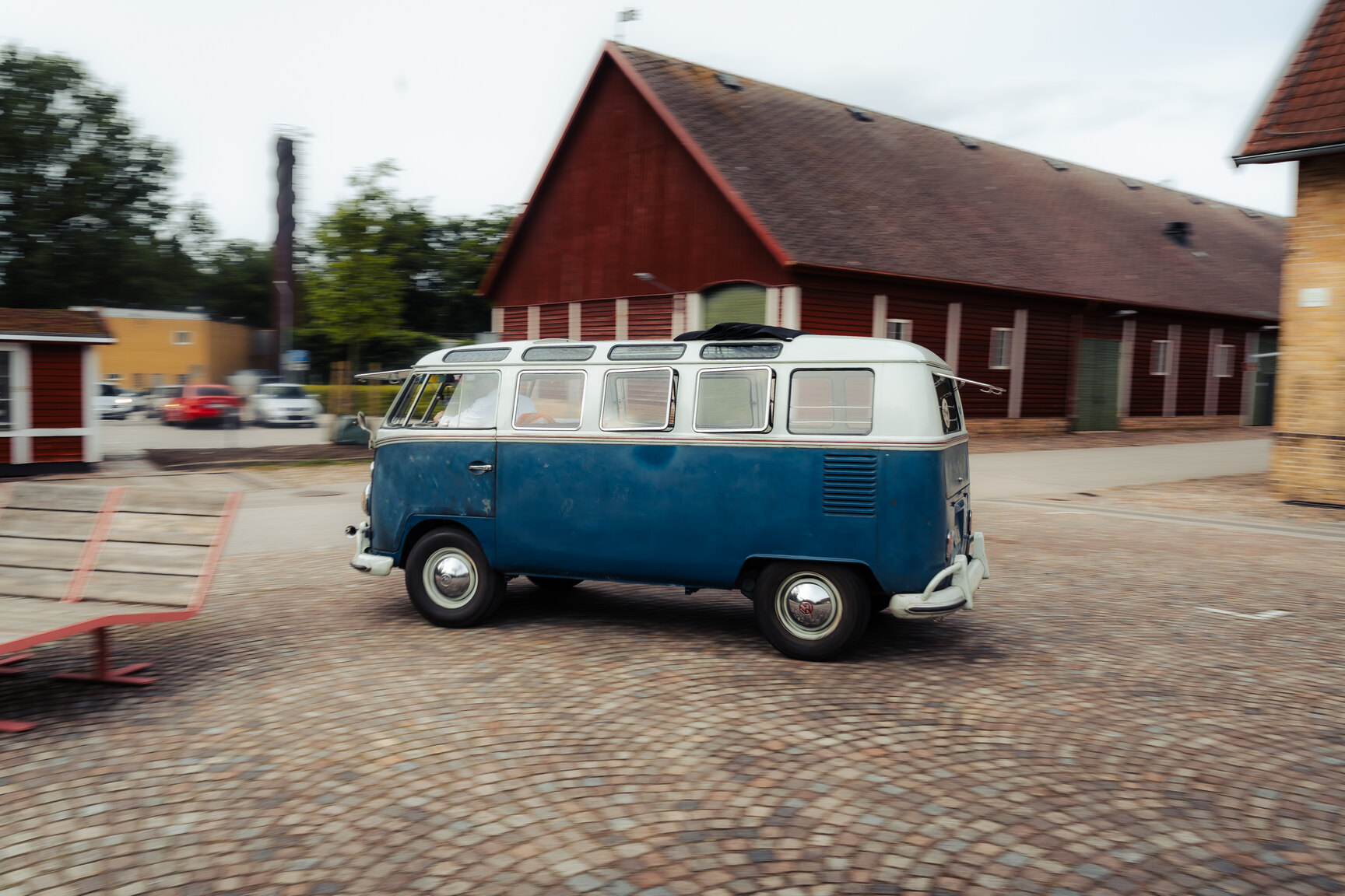 Aussenfoto 1964 Volkswagen Kleinbus Transporter 1500 Deluxe “21-fönsters Samba”