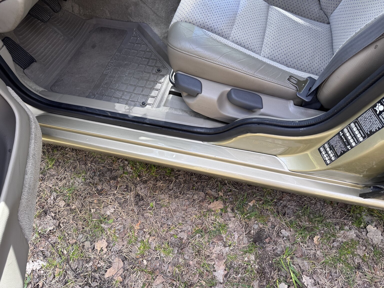 Interior image of 1999 Volvo V70 2.5