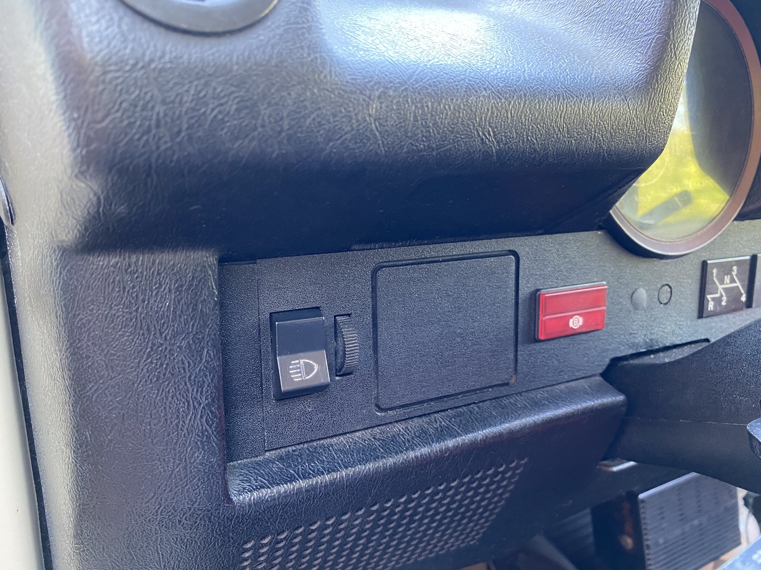 Interior image of 1974 Volkswagen Beetle 1303 S (16)