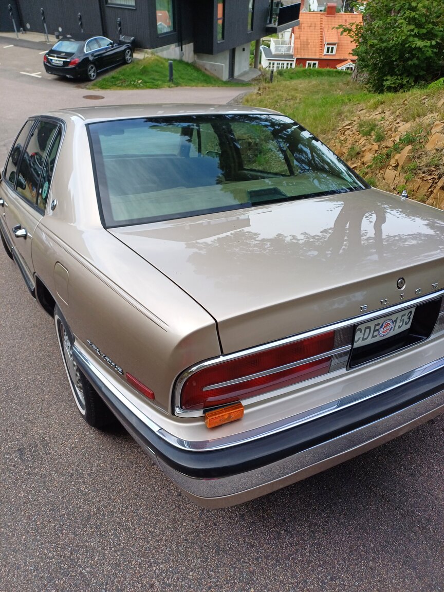 Exteriörbild på 1992 Buick Park Avenue