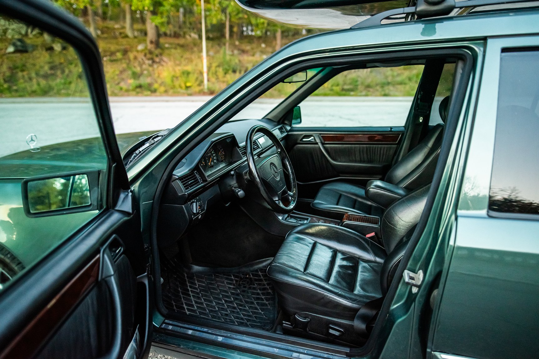 Interior image of 1996 MERCEDES-BENZ E 320 T
