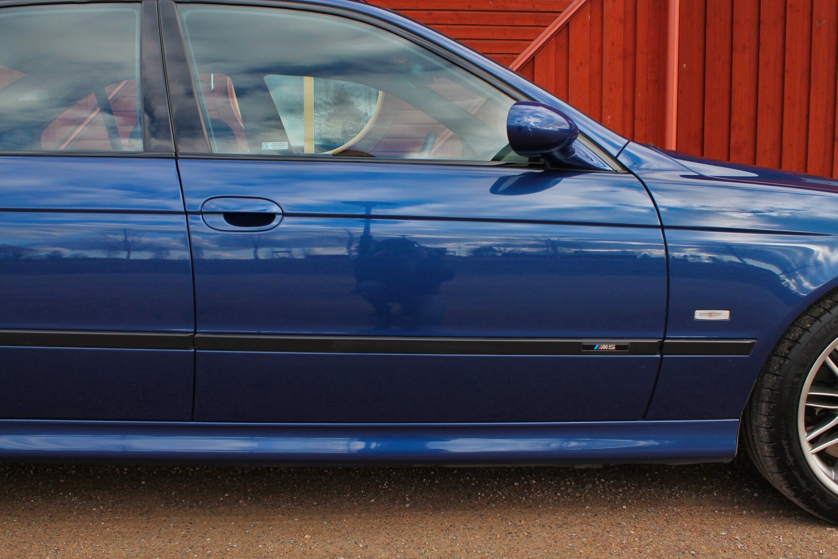 Exteriörbild på 2003 BMW M5