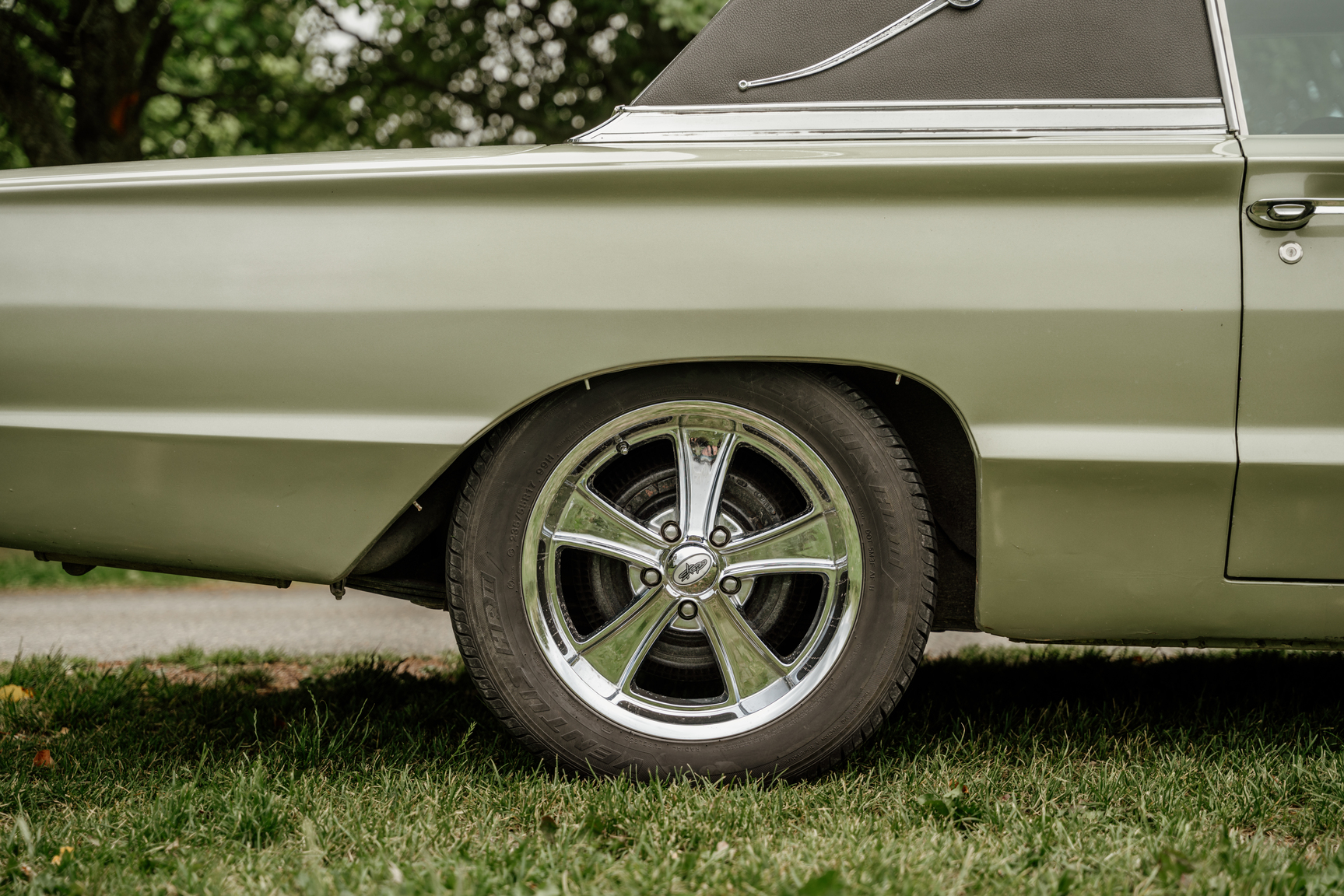 Exterior image of 1966 Ford Thunderbird 6.4 Landou Limited Edition