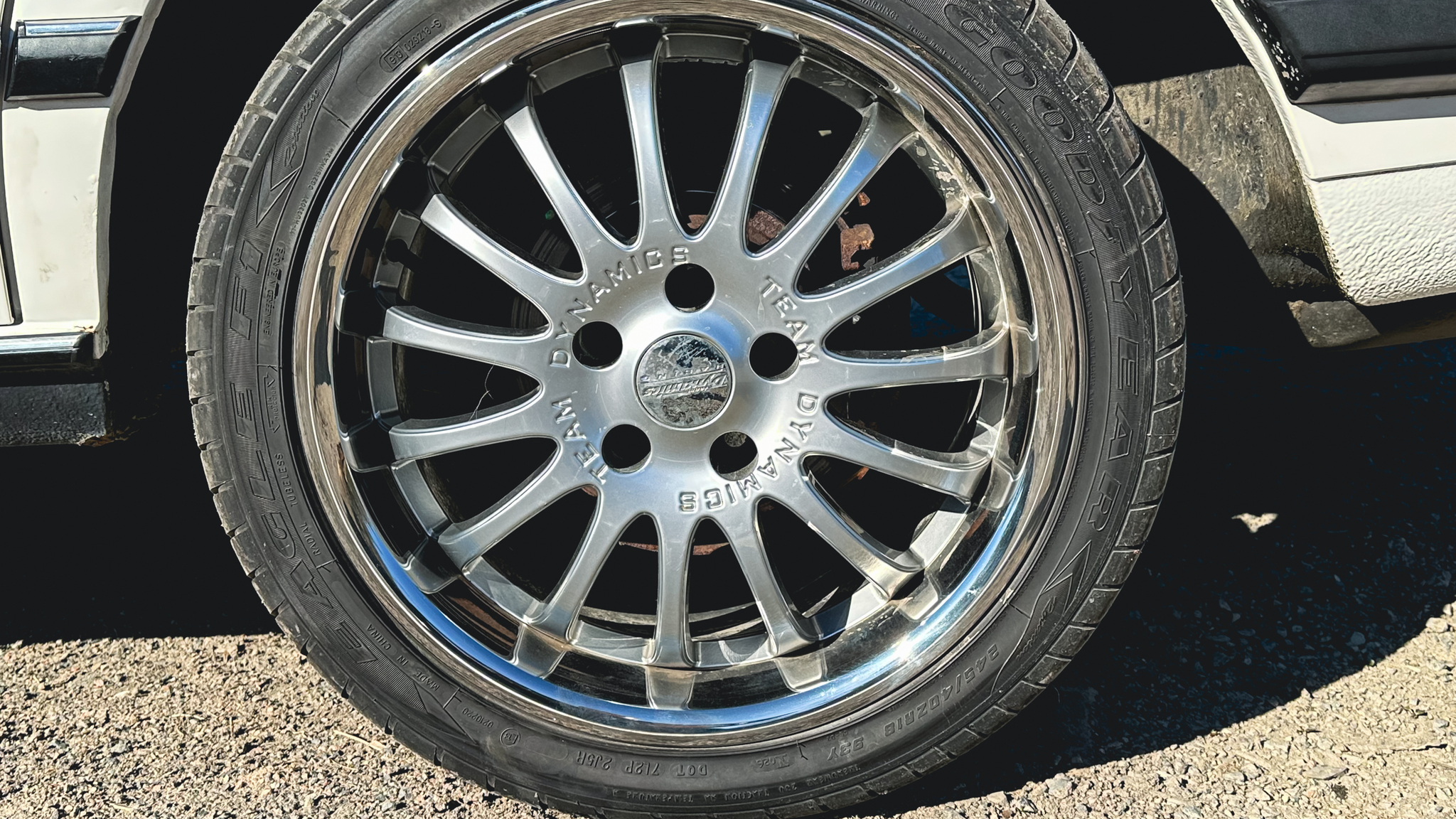 Exteriörbild på 1984 BMW 745i Executive Automat