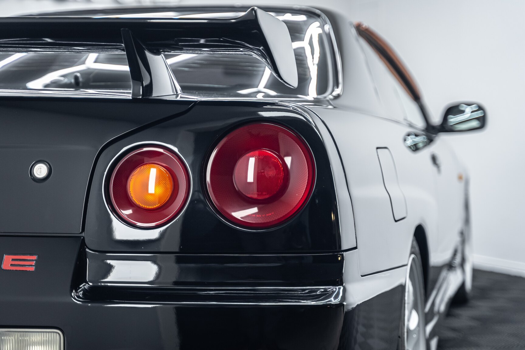 Exteriörbild på 2000 Nissan Skyline R34 GT-T Coupé