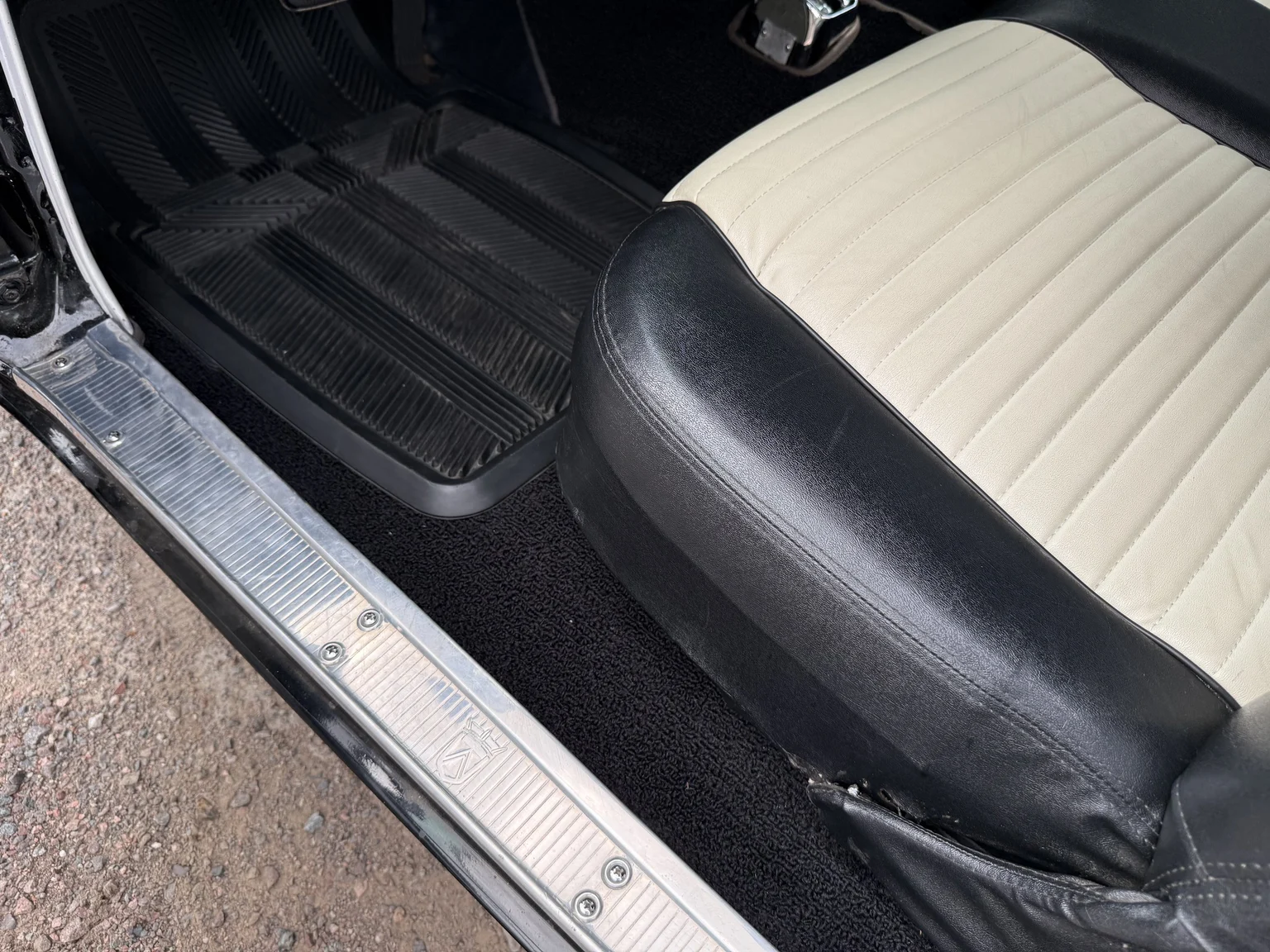 Innenraumfoto von 1957 Ford Thunderbird (5)
