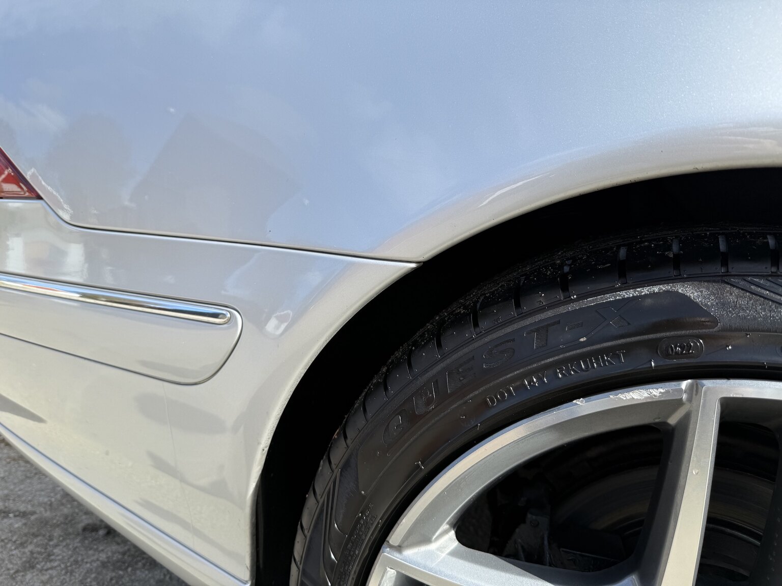 Exterior image of 2000 Mercedes-Benz CL 500